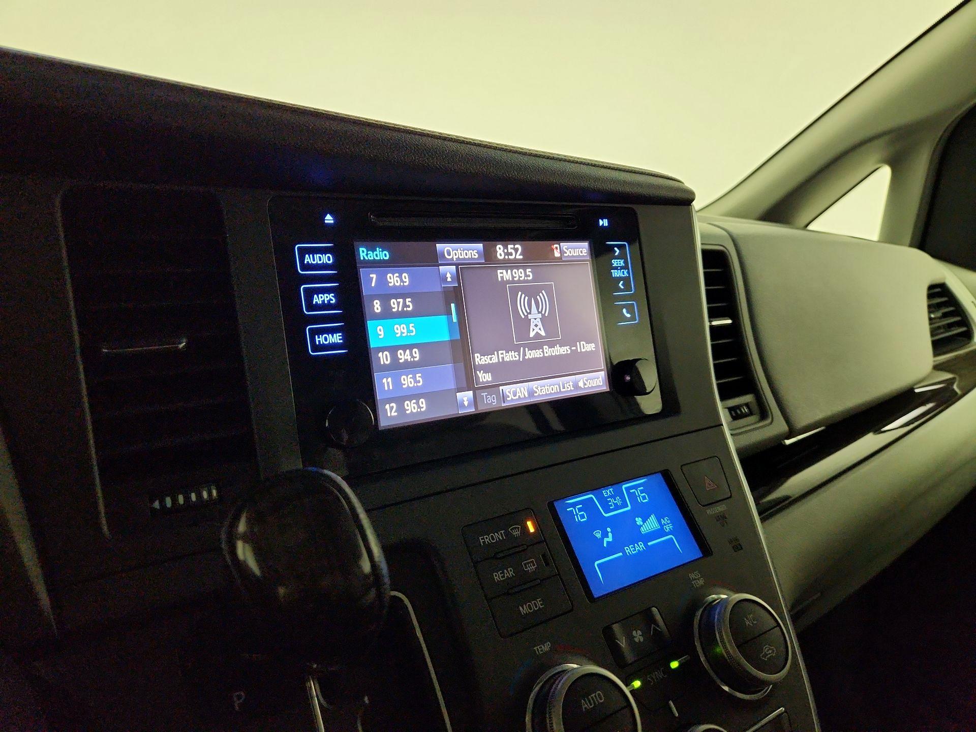 Thumbnail: 2017 Toyota Sienna - 15