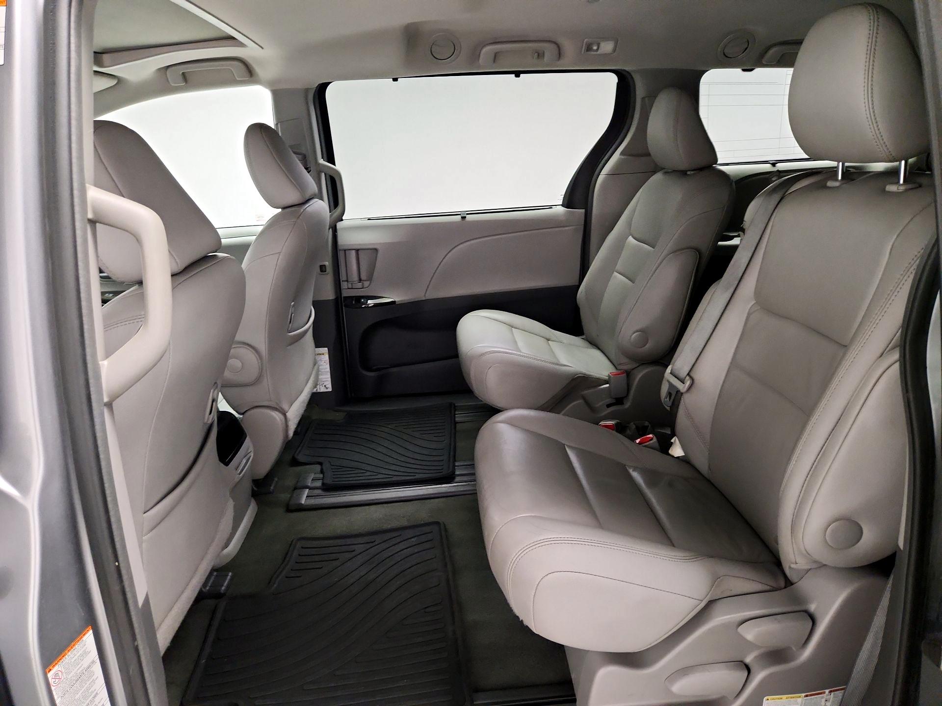 Thumbnail: 2017 Toyota Sienna - 20