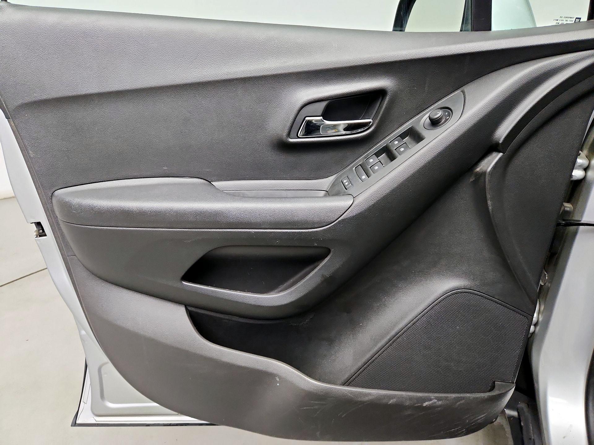 Thumbnail: 2018 Chevrolet Trax - 12