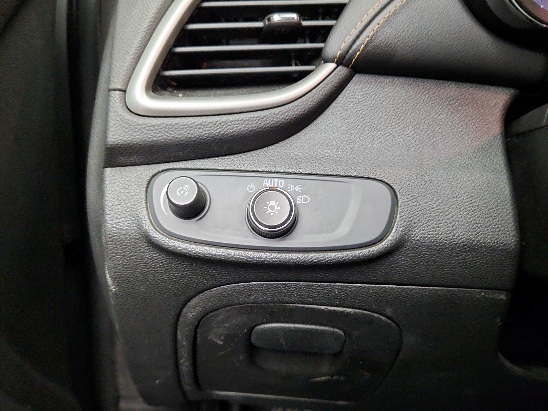 Thumbnail: 2018 Chevrolet Trax - 13