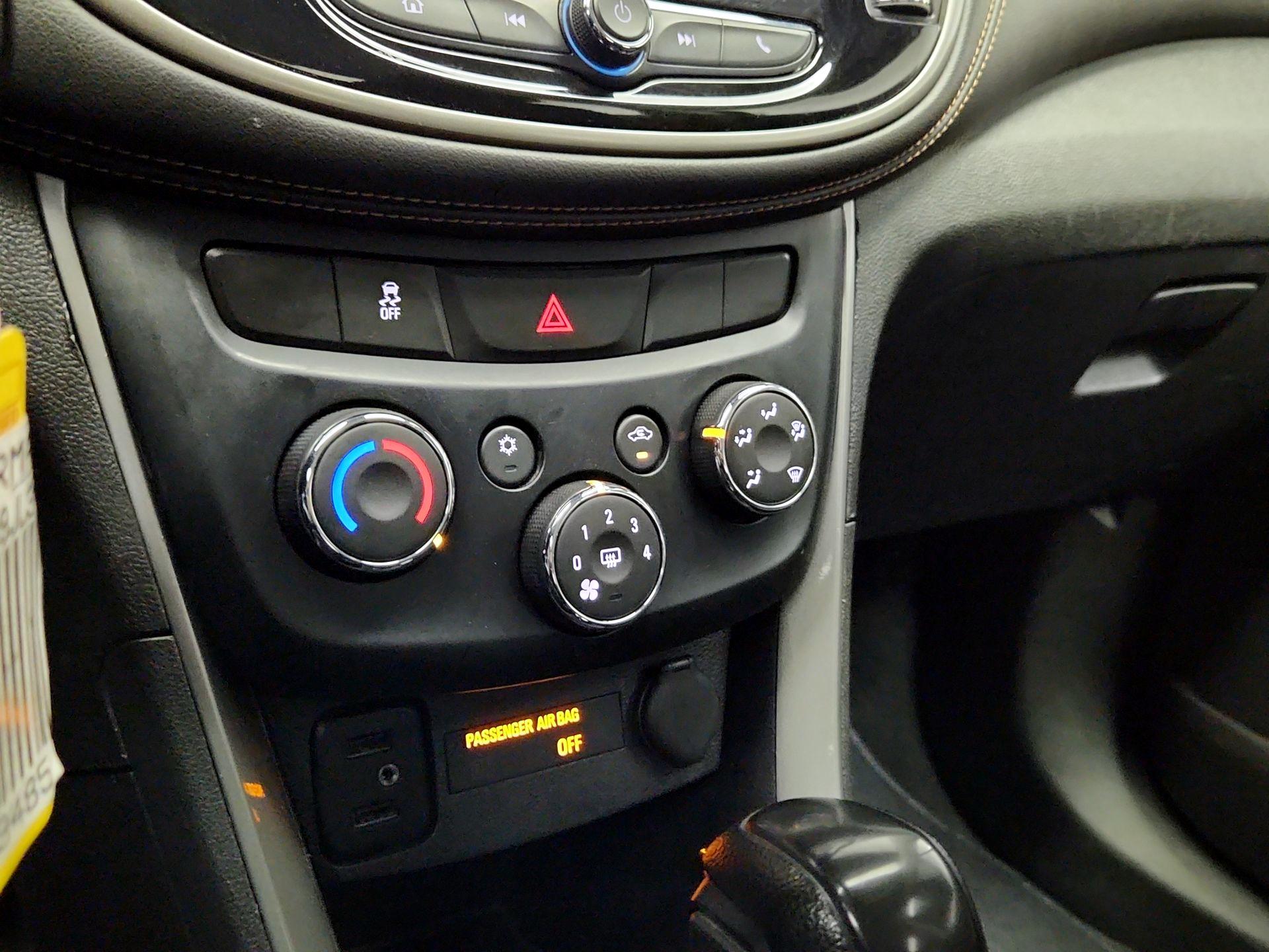 Thumbnail: 2018 Chevrolet Trax - 16