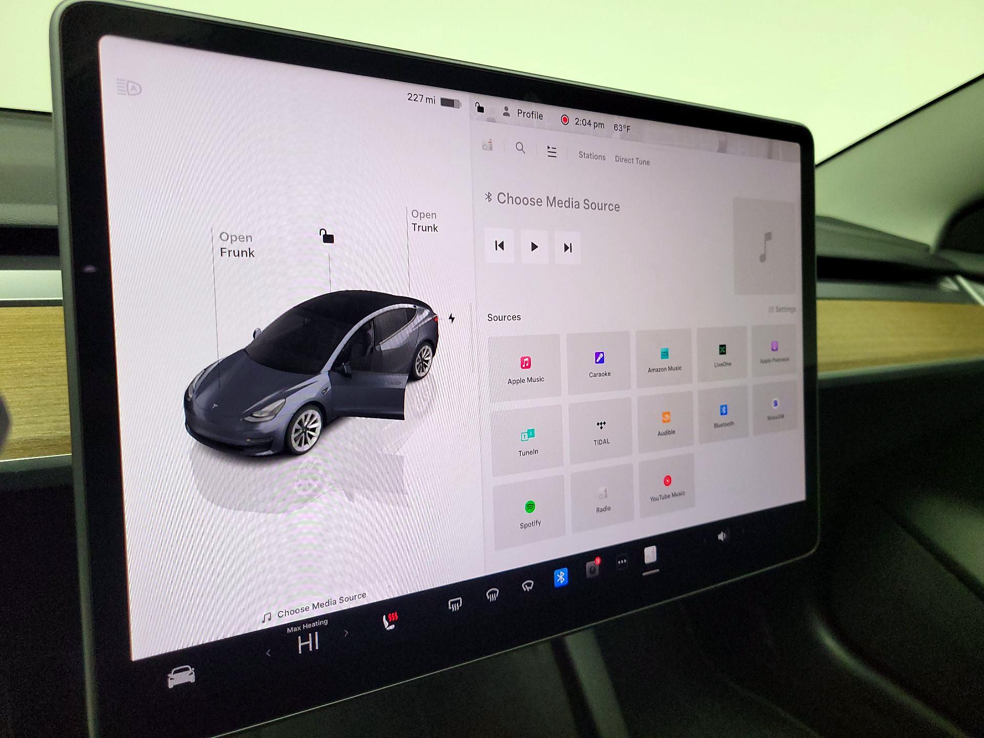 Thumbnail: 2022 Tesla Model 3 - 15