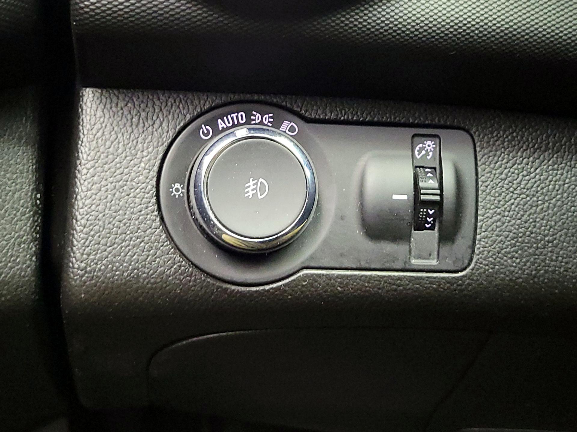 Thumbnail: 2018 Chevrolet Sonic - 13