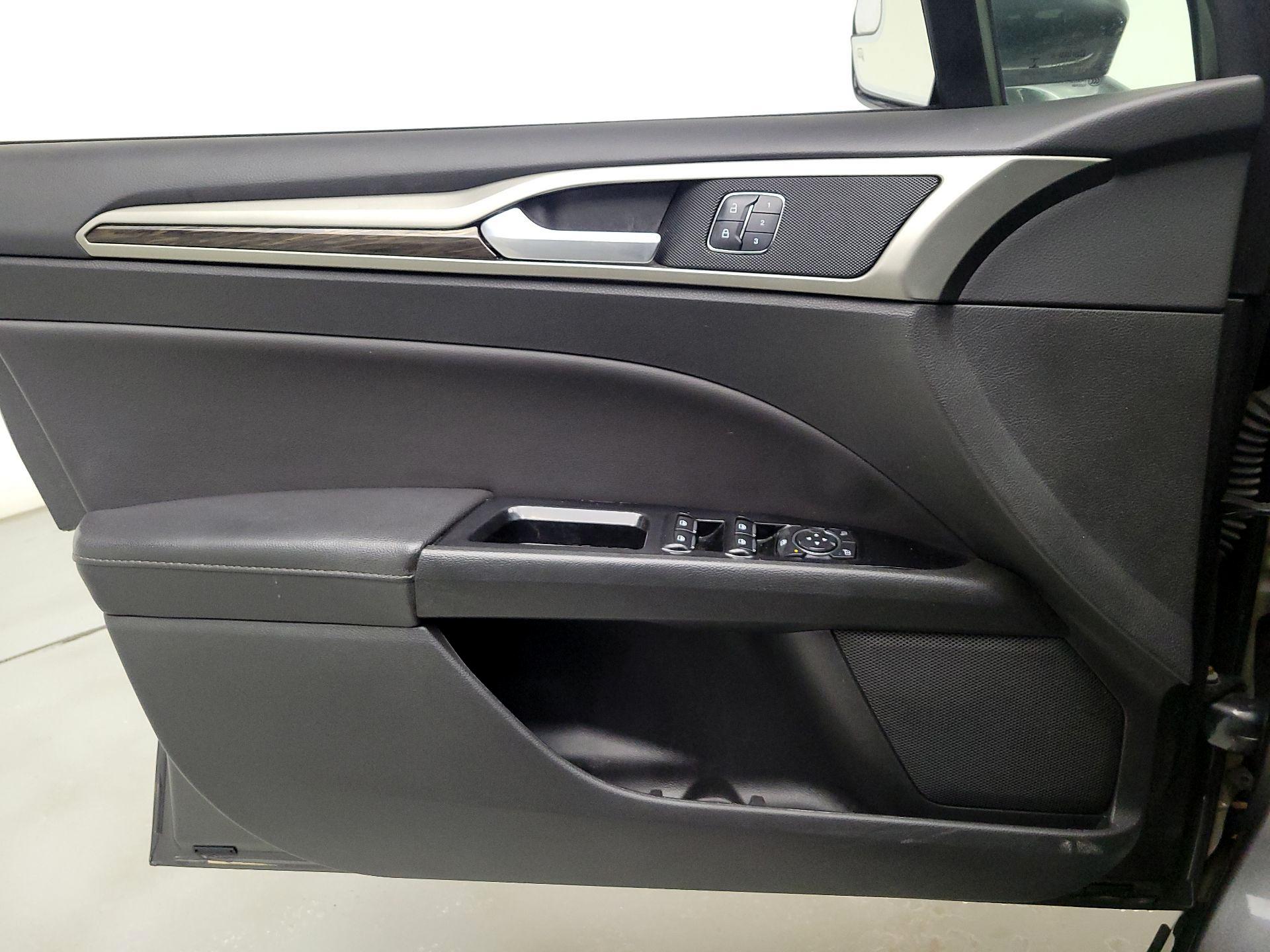 Thumbnail: 2016 Ford Fusion - 12