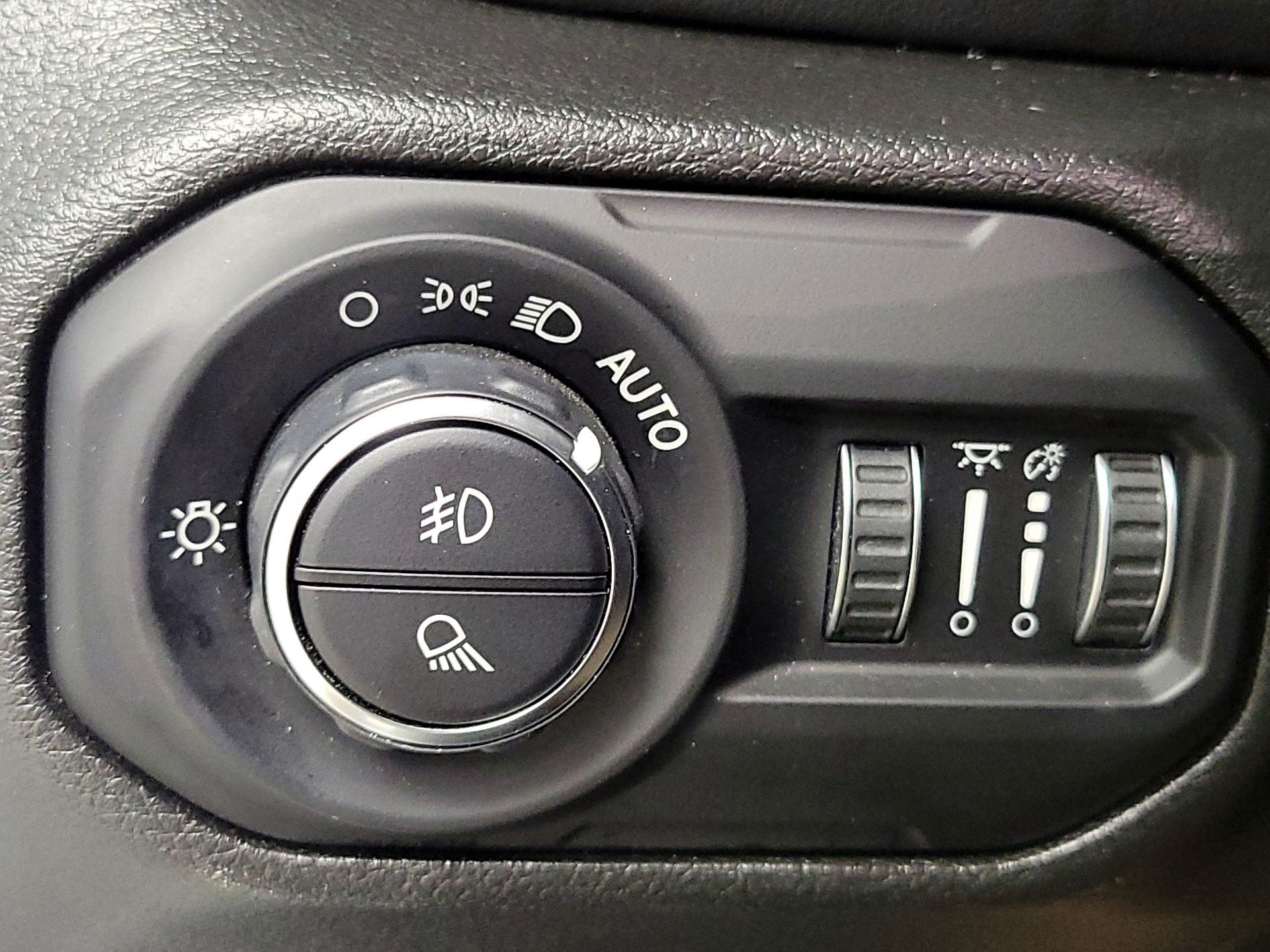 Thumbnail: 2022 Jeep Gladiator - 13