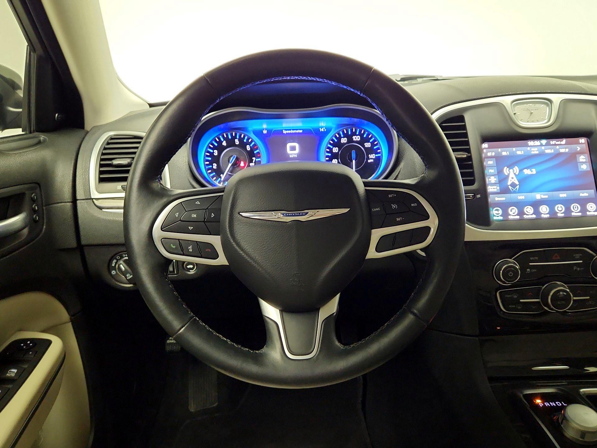 Thumbnail: 2022 Chrysler 300 - 10