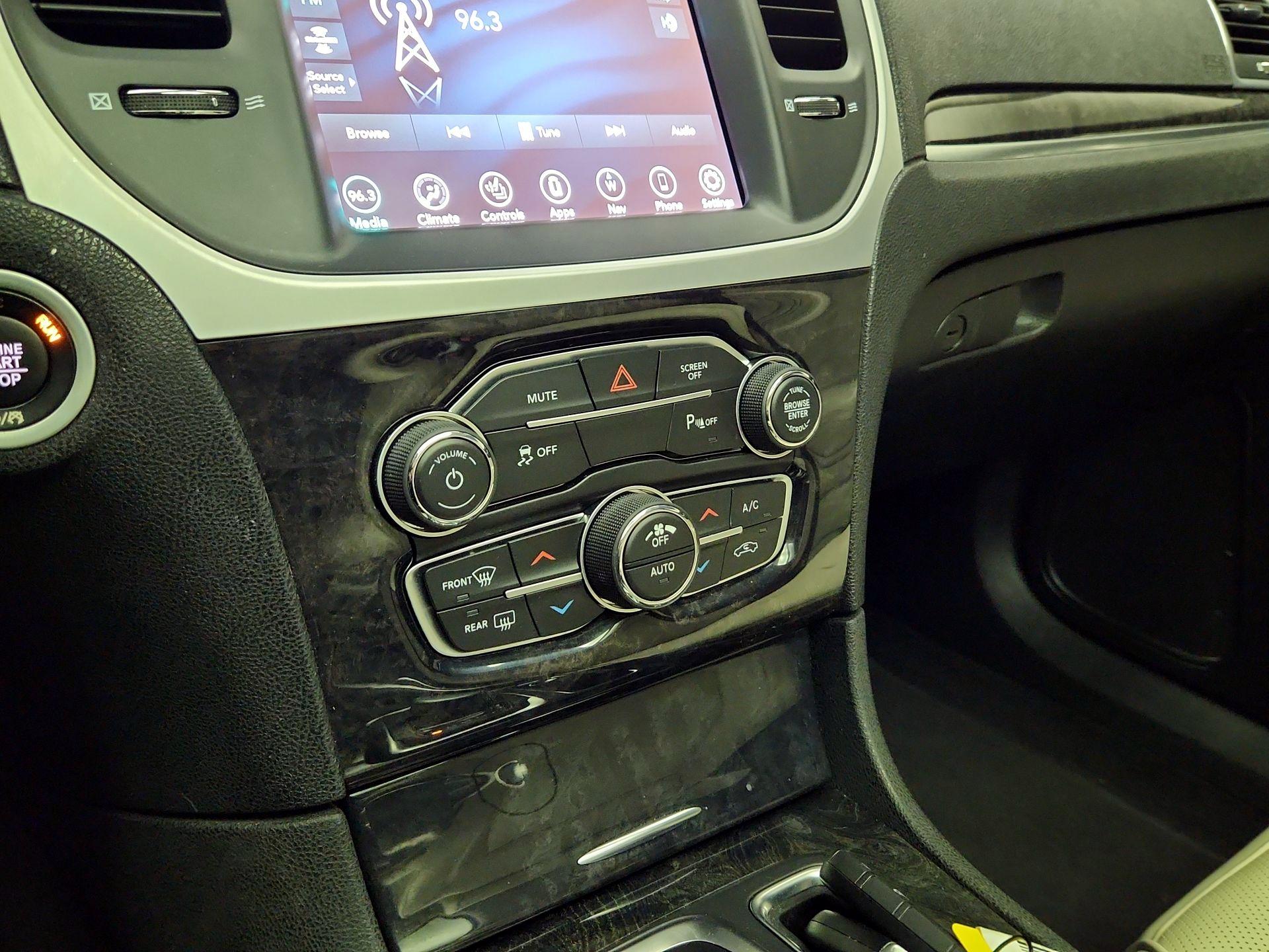 Thumbnail: 2022 Chrysler 300 - 17