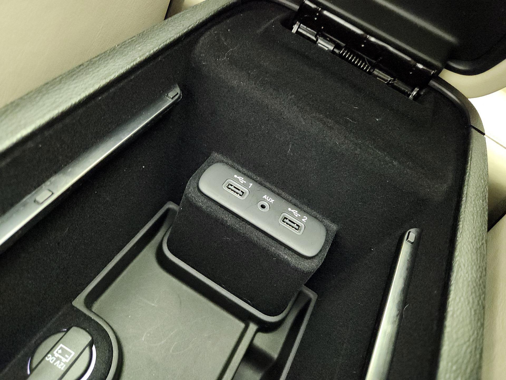 Thumbnail: 2022 Chrysler 300 - 19