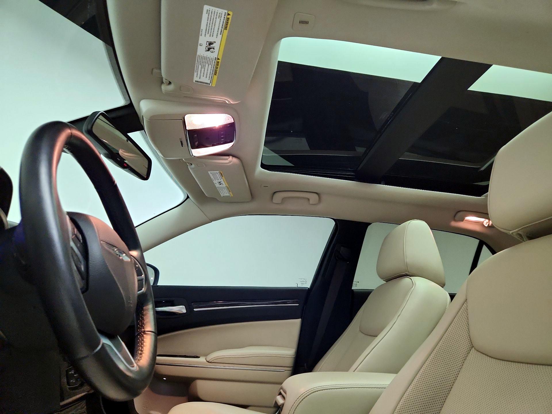 Thumbnail: 2022 Chrysler 300 - 20