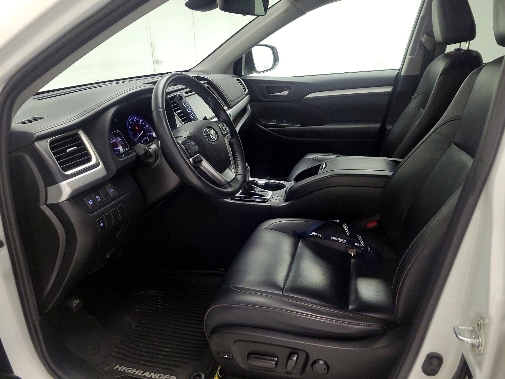 Thumbnail: 2019 Toyota Highlander - 11