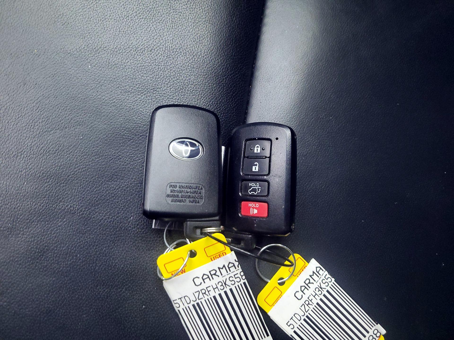 Thumbnail: 2019 Toyota Highlander - 18