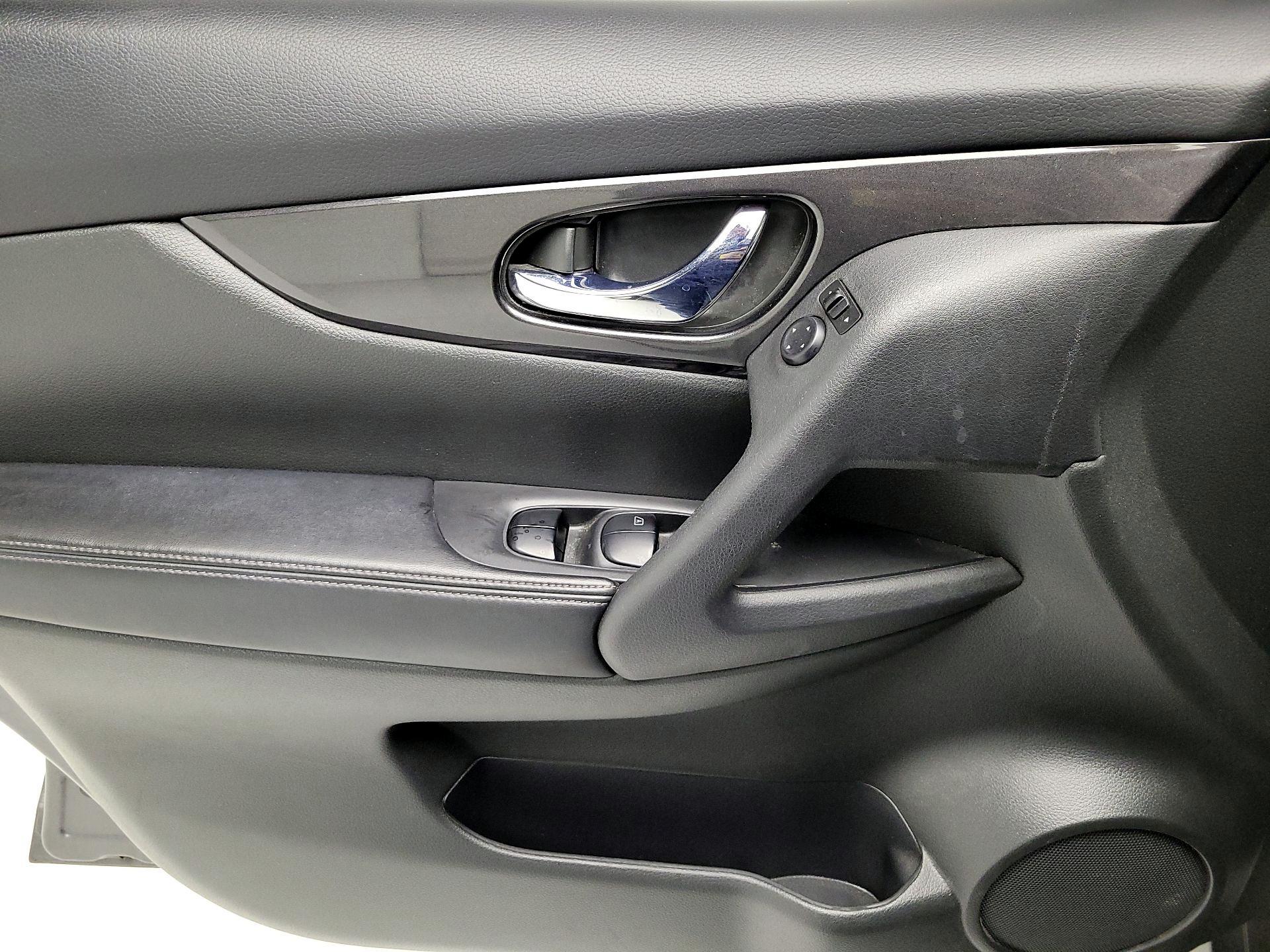 Thumbnail: 2018 Nissan Rogue - 12