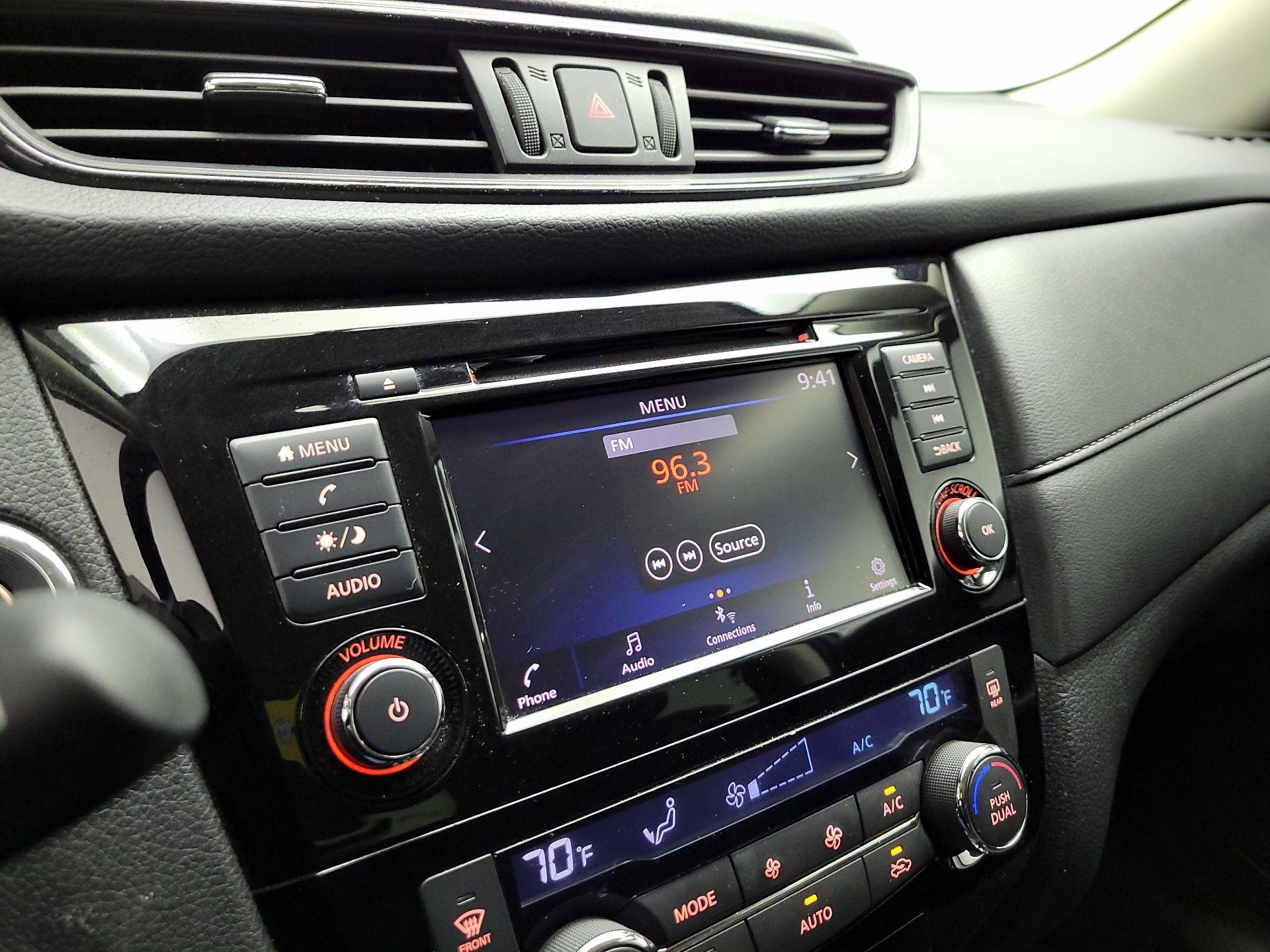 Thumbnail: 2018 Nissan Rogue - 15