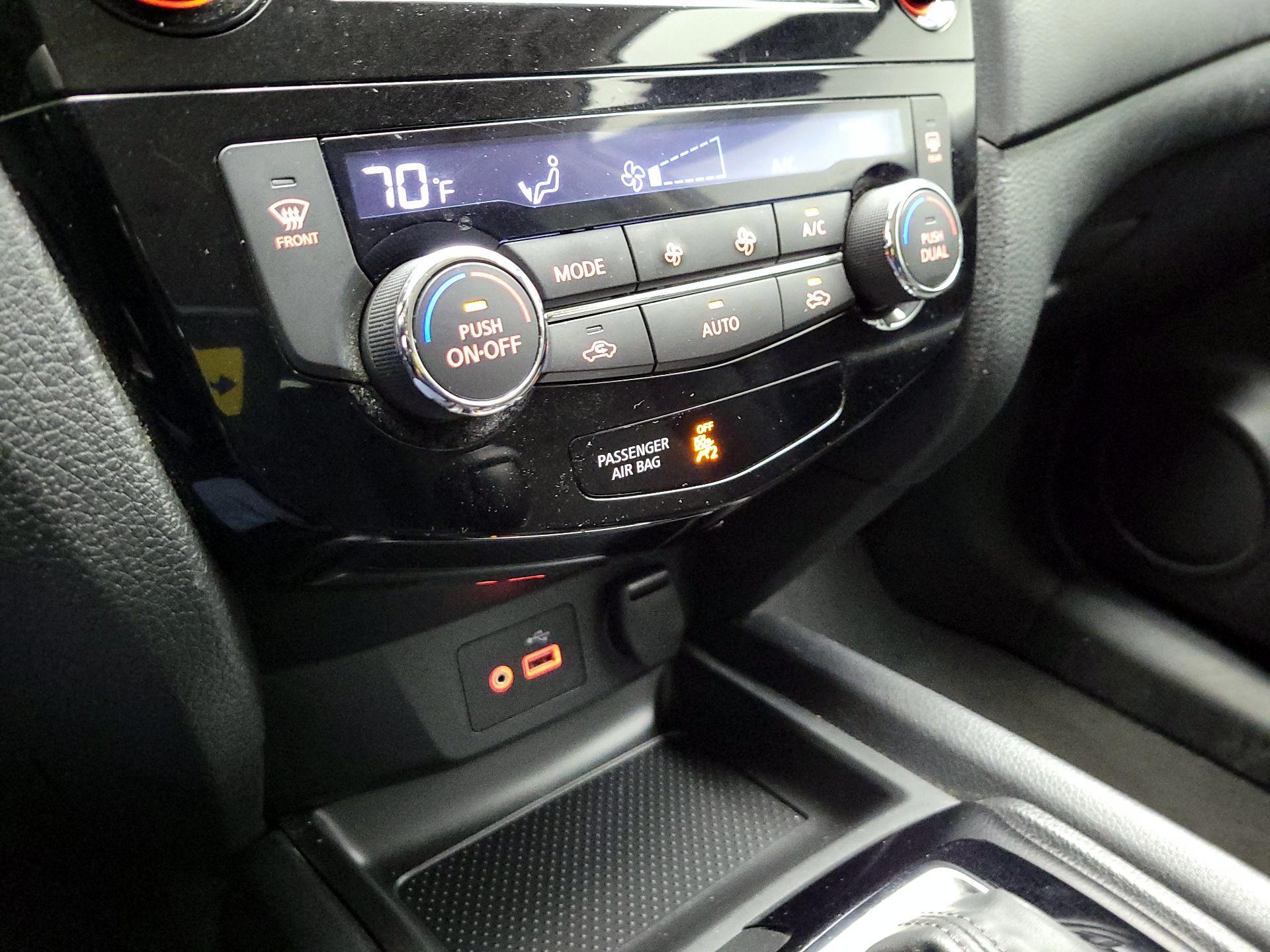 Thumbnail: 2018 Nissan Rogue - 16