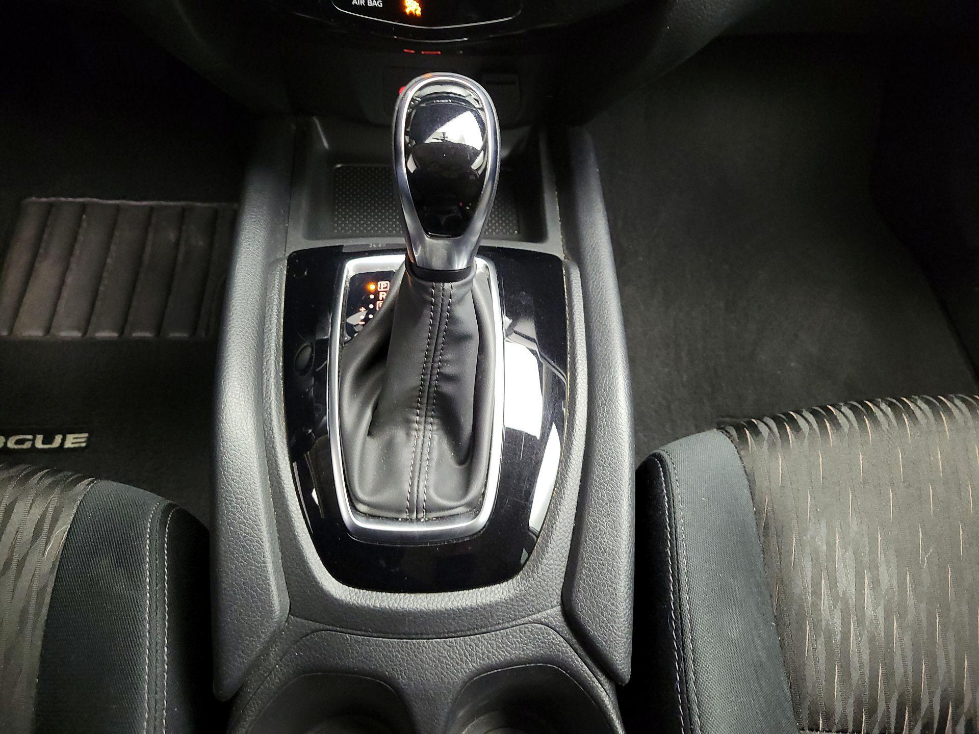 Thumbnail: 2018 Nissan Rogue - 17