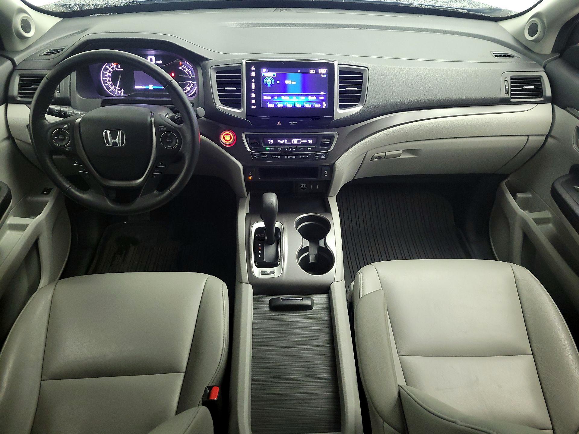 Thumbnail: 2017 Honda Pilot - 9