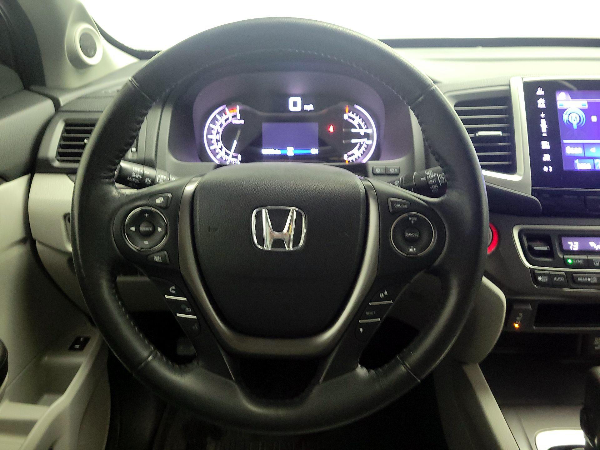 Thumbnail: 2017 Honda Pilot - 10