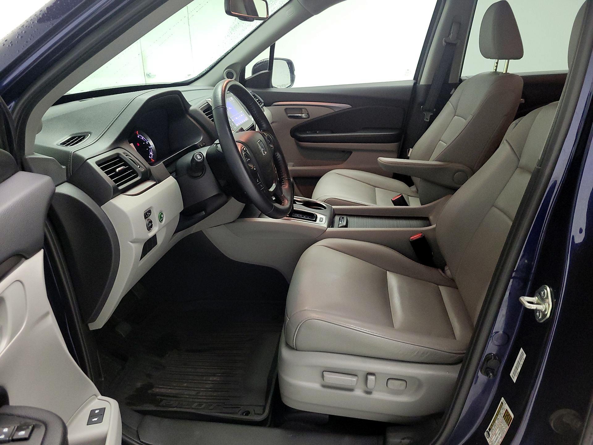 Thumbnail: 2017 Honda Pilot - 11