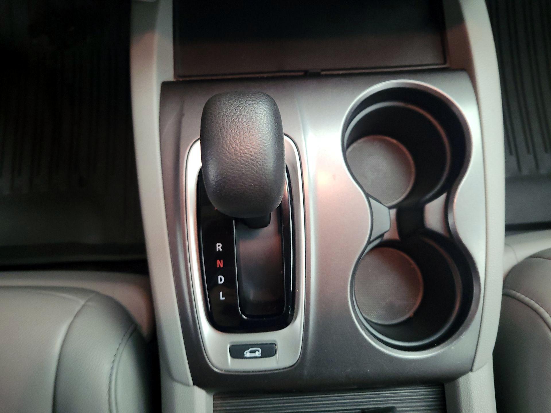 Thumbnail: 2017 Honda Pilot - 15