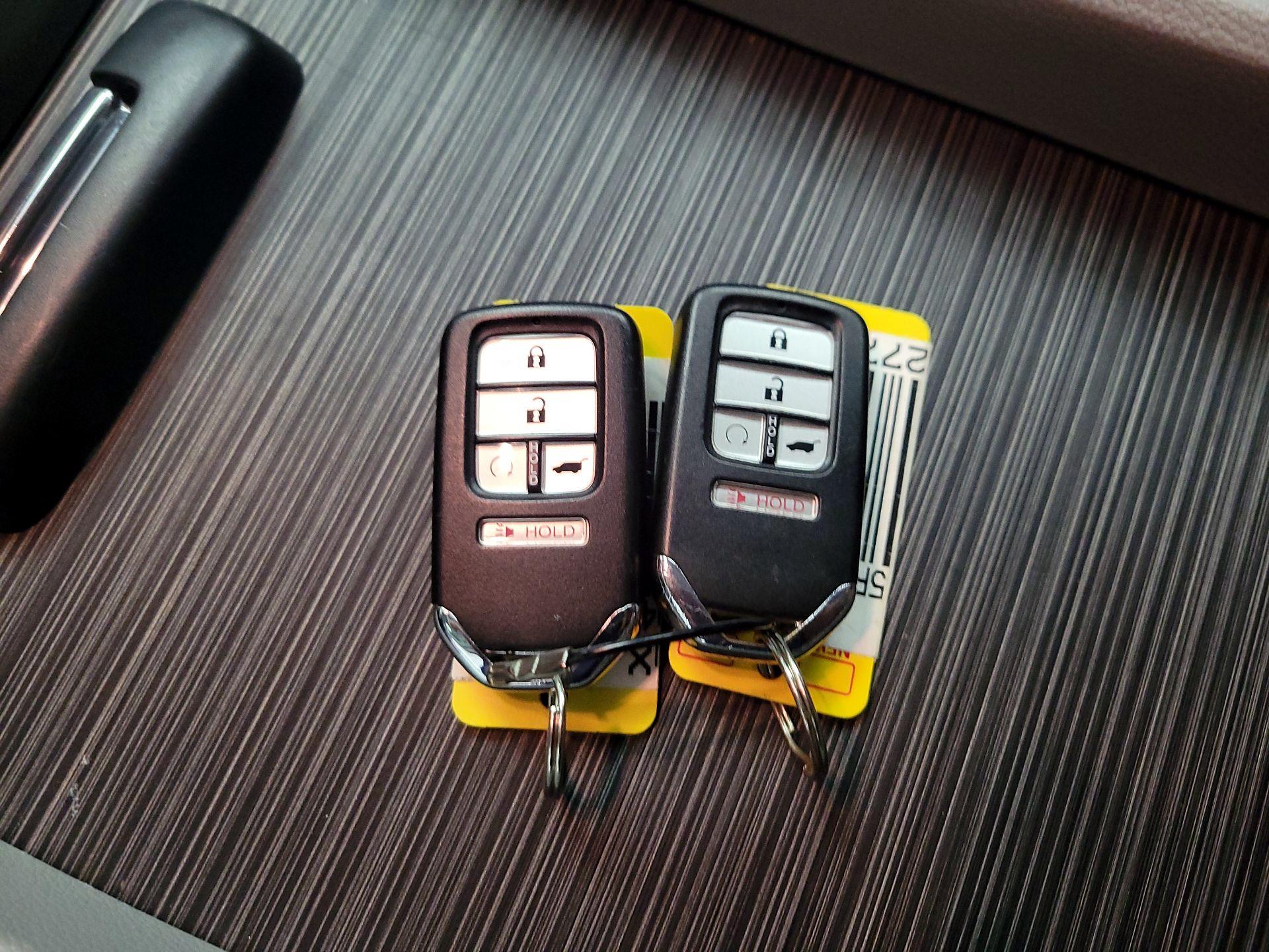 Thumbnail: 2017 Honda Pilot - 18