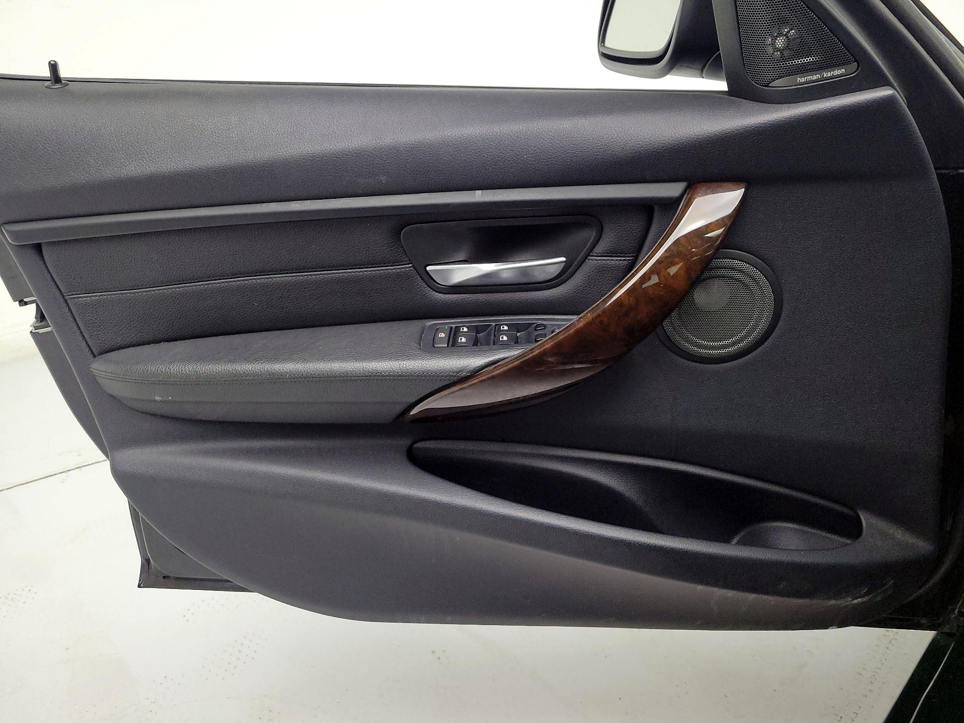 Thumbnail: 2015 BMW 3 Series - 12