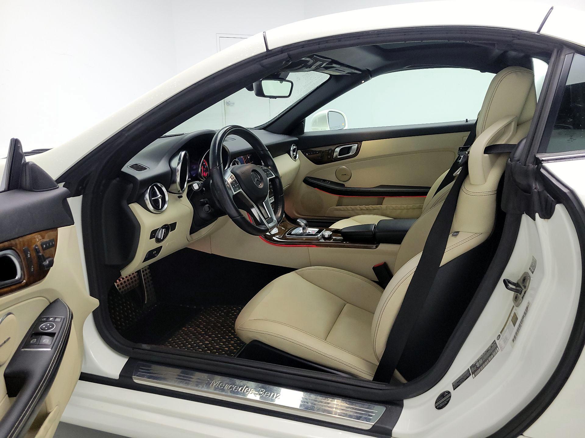 Thumbnail: 2016 Mercedes-Benz SLK - 11