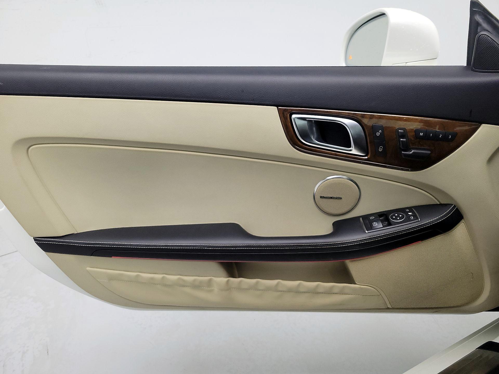 Thumbnail: 2016 Mercedes-Benz SLK - 12