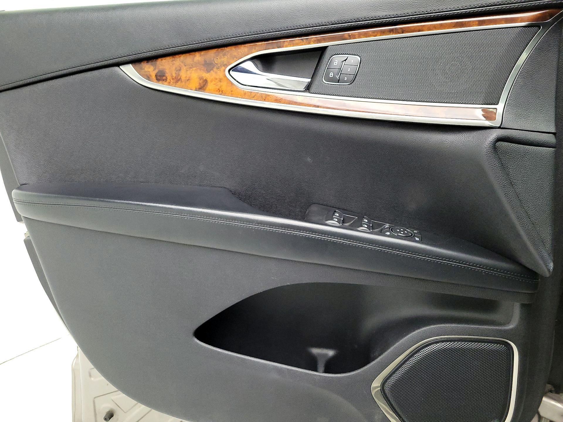 Thumbnail: 2019 Lincoln Nautilus - 12