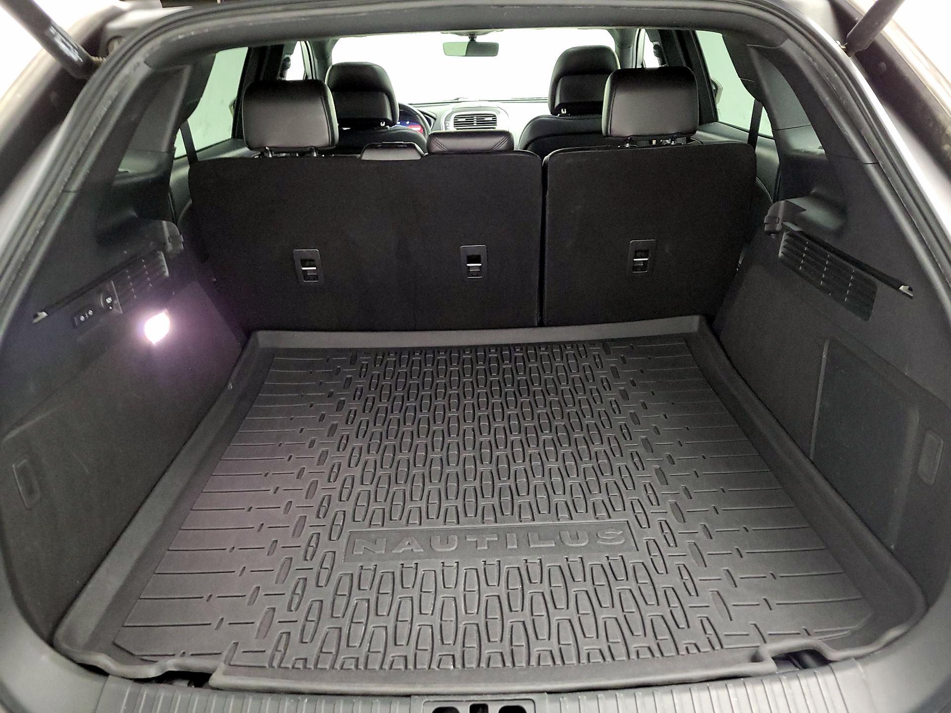 Thumbnail: 2019 Lincoln Nautilus - 16