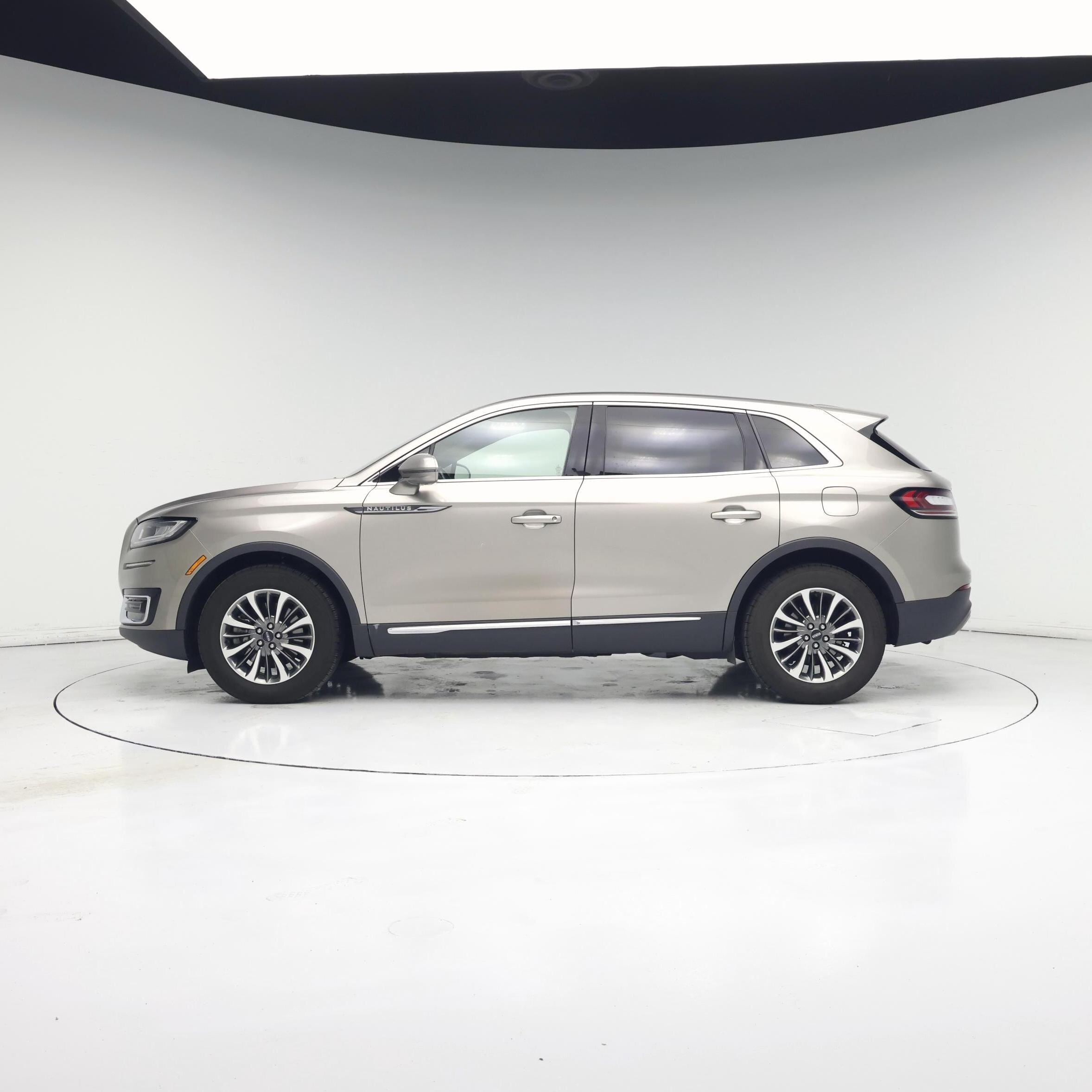 Thumbnail: 2019 Lincoln Nautilus - 3