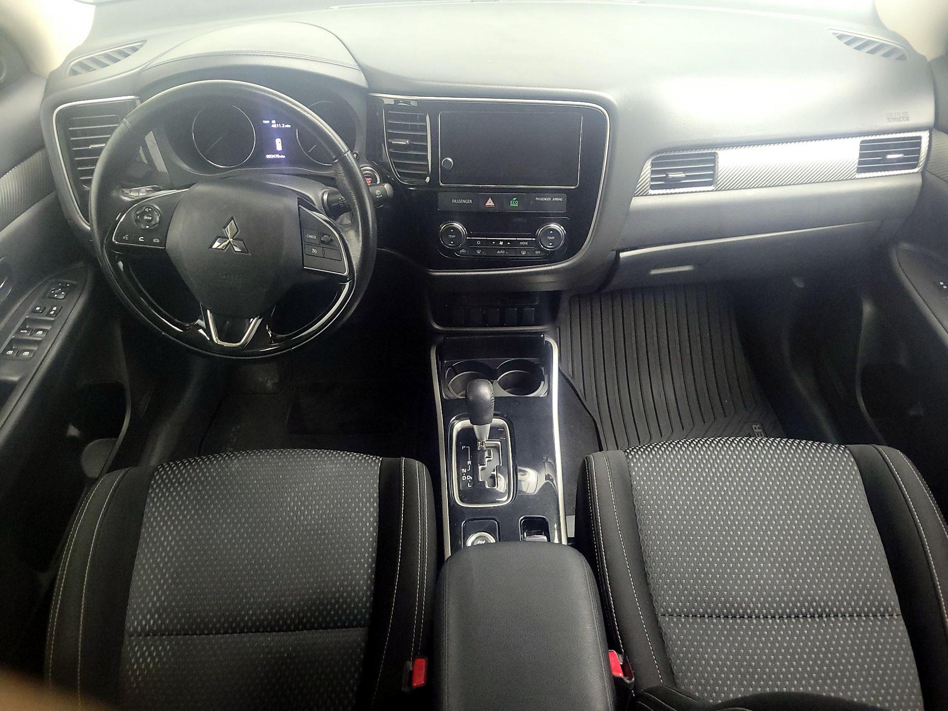 Thumbnail: 2017 Mitsubishi Outlander - 9