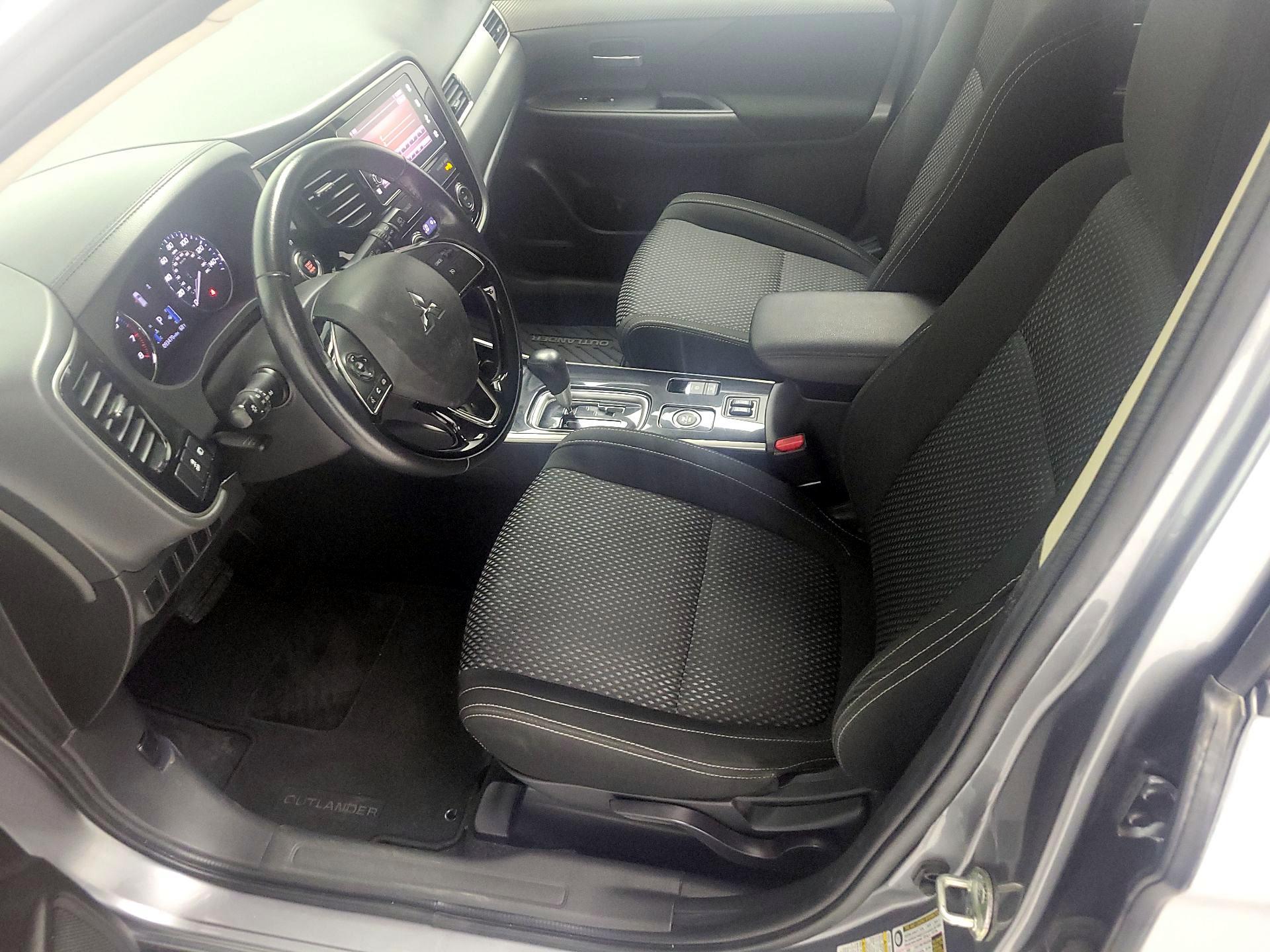 Thumbnail: 2017 Mitsubishi Outlander - 11