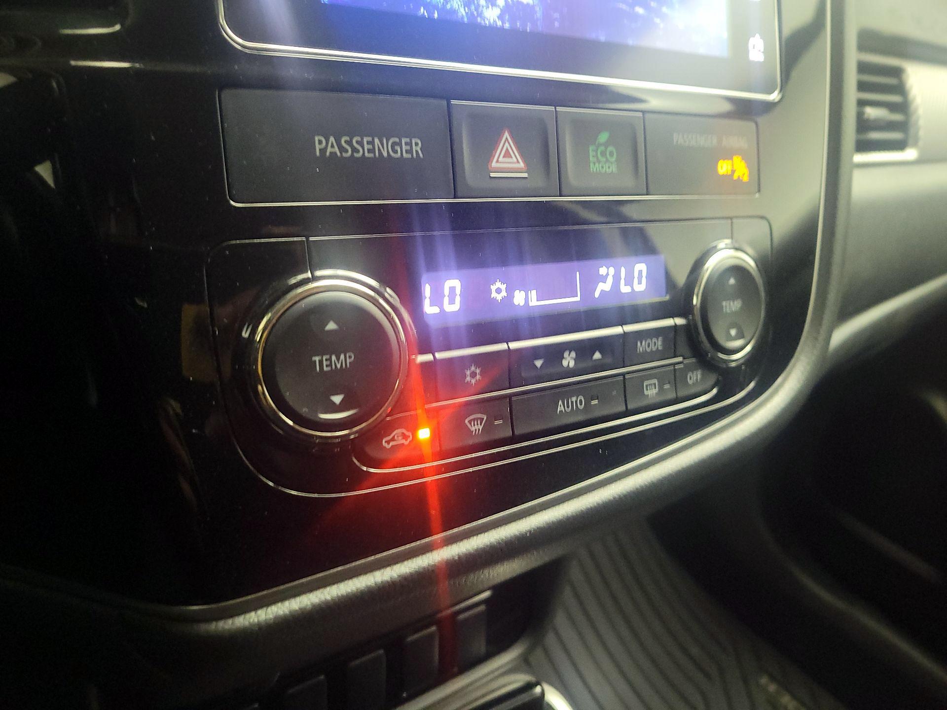 Thumbnail: 2017 Mitsubishi Outlander - 14