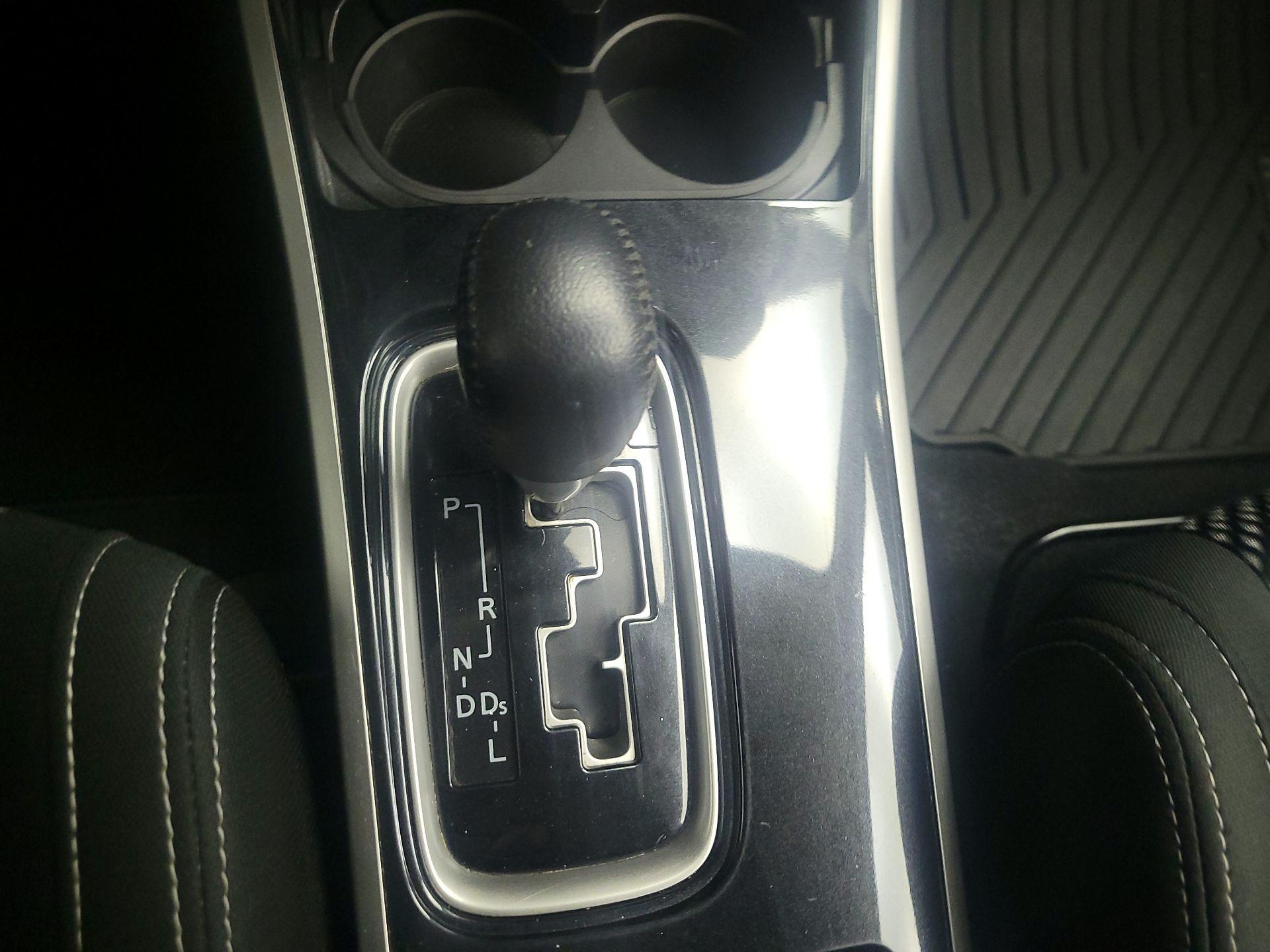 Thumbnail: 2017 Mitsubishi Outlander - 15