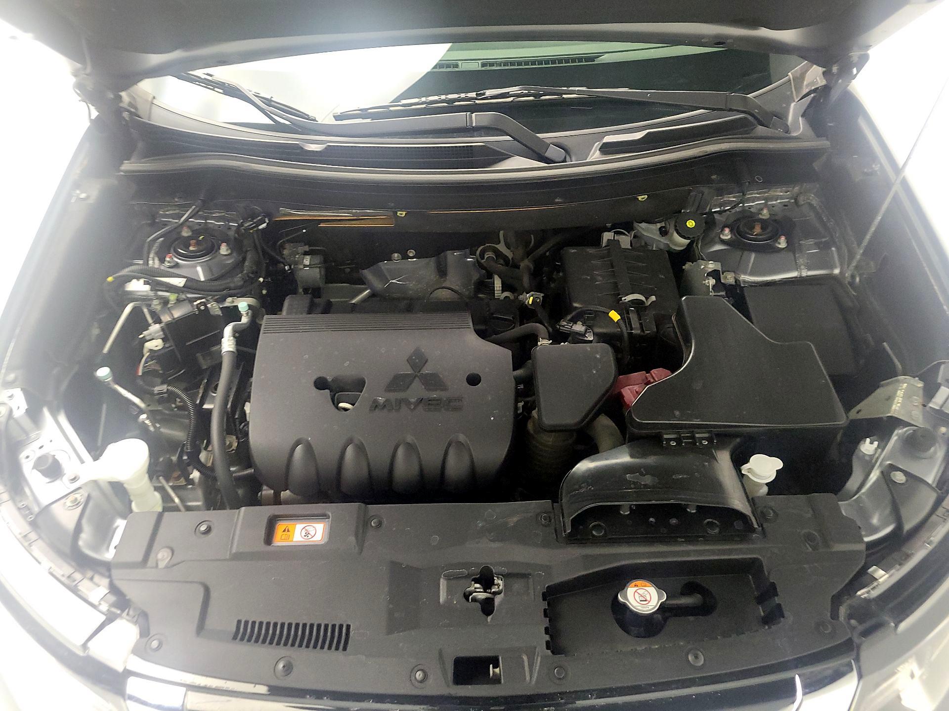 Thumbnail: 2017 Mitsubishi Outlander - 17