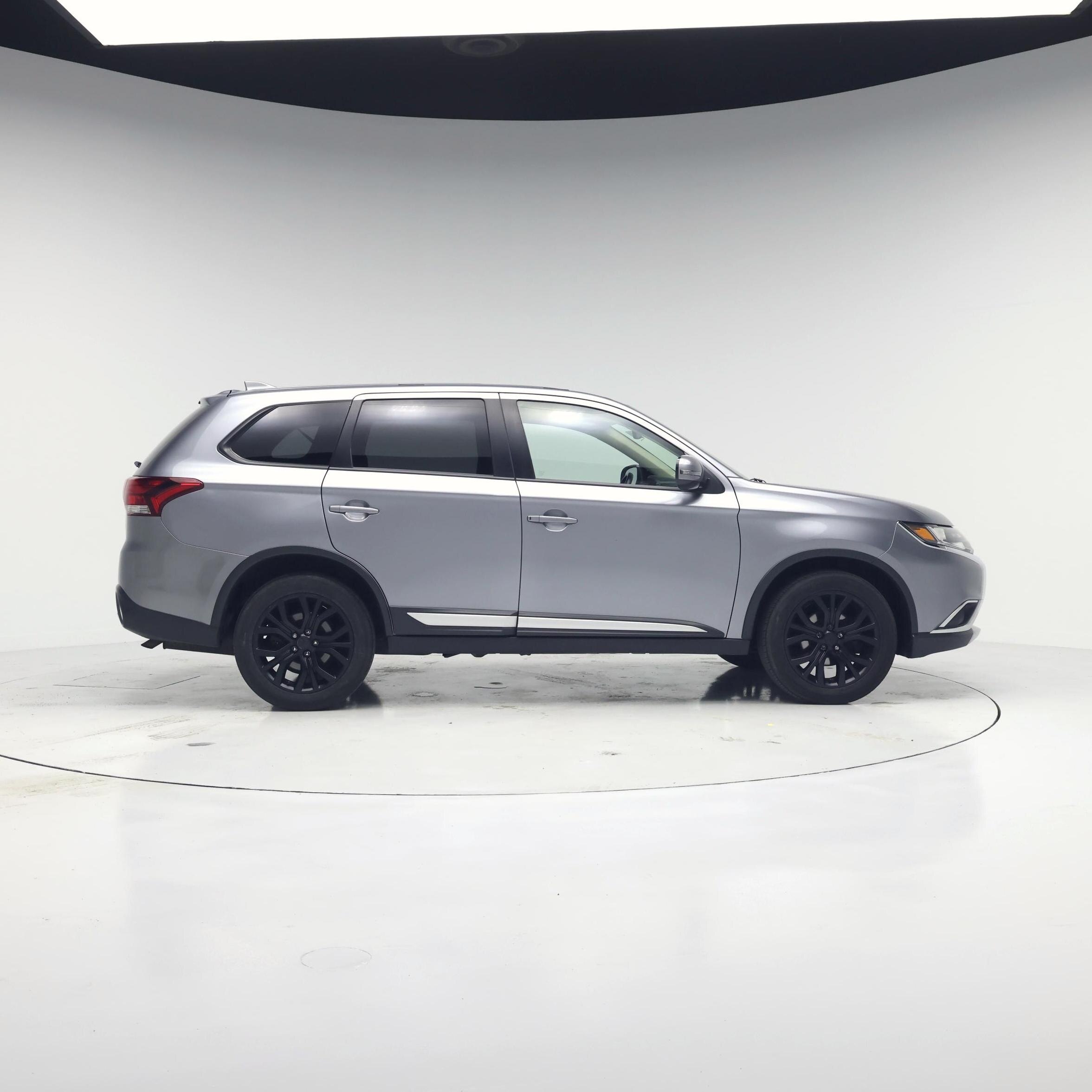 Thumbnail: 2017 Mitsubishi Outlander - 7