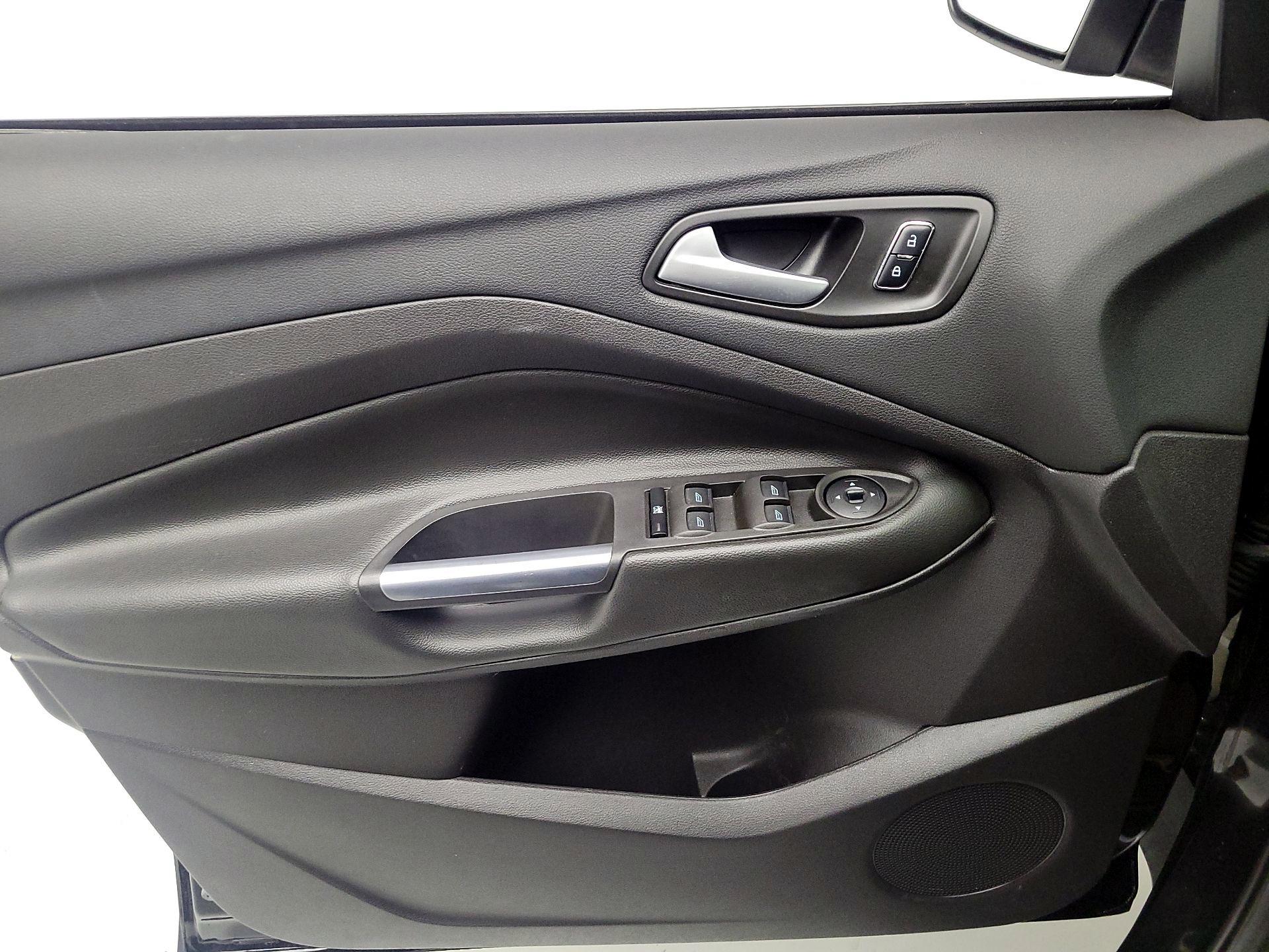 Thumbnail: 2016 Ford Escape - 12