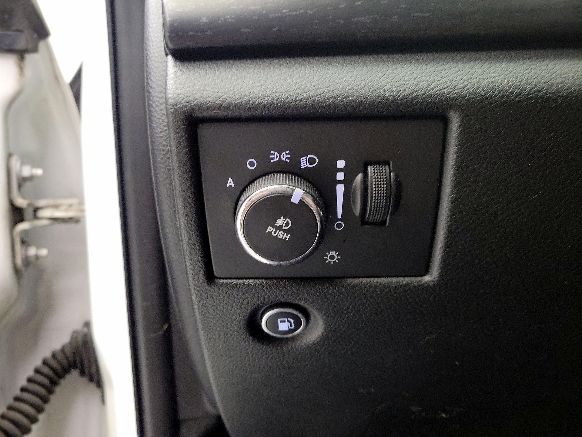 Thumbnail: 2015 Jeep Grand Cherokee - 13