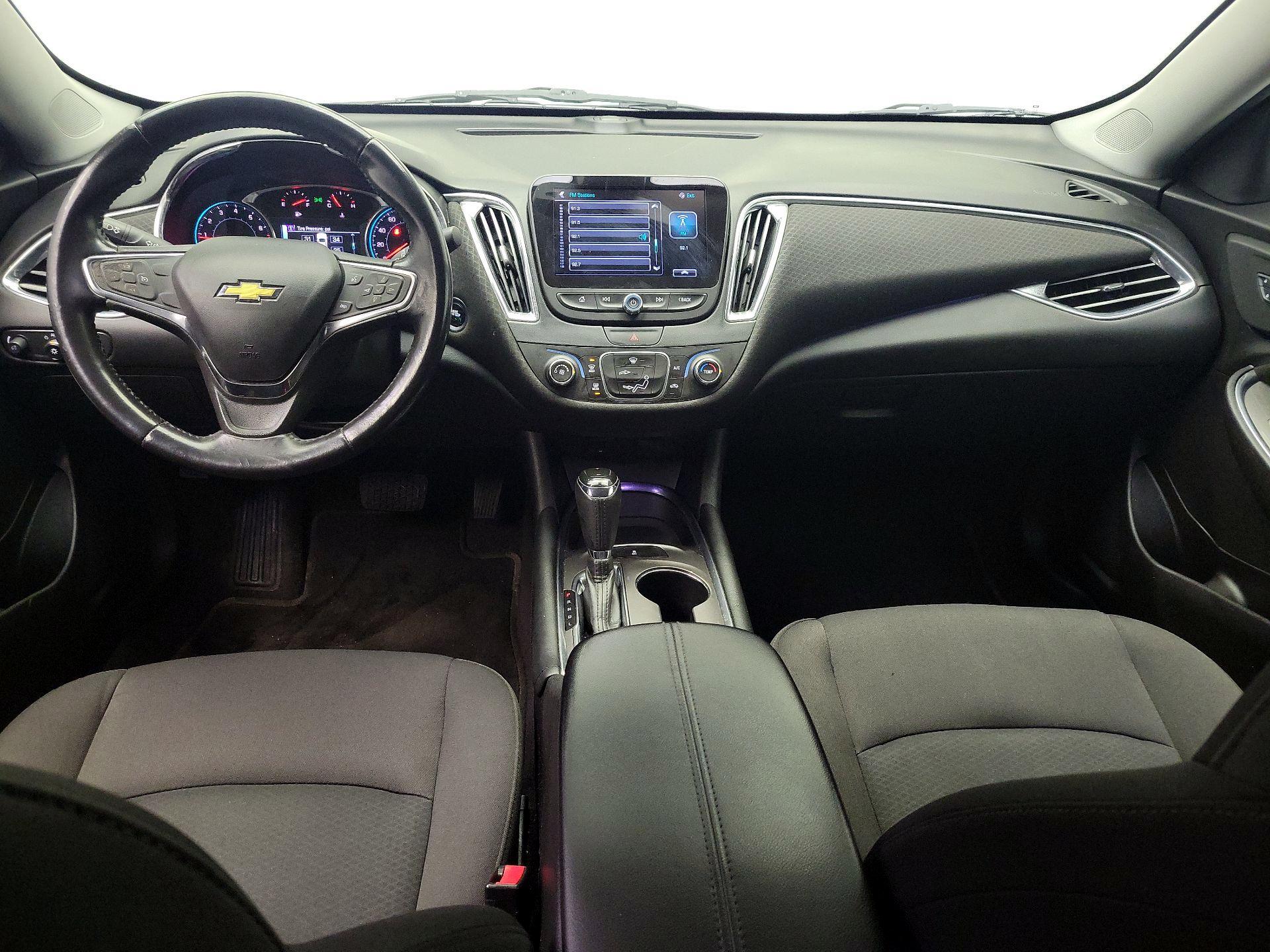 Thumbnail: 2017 Chevrolet Malibu - 9