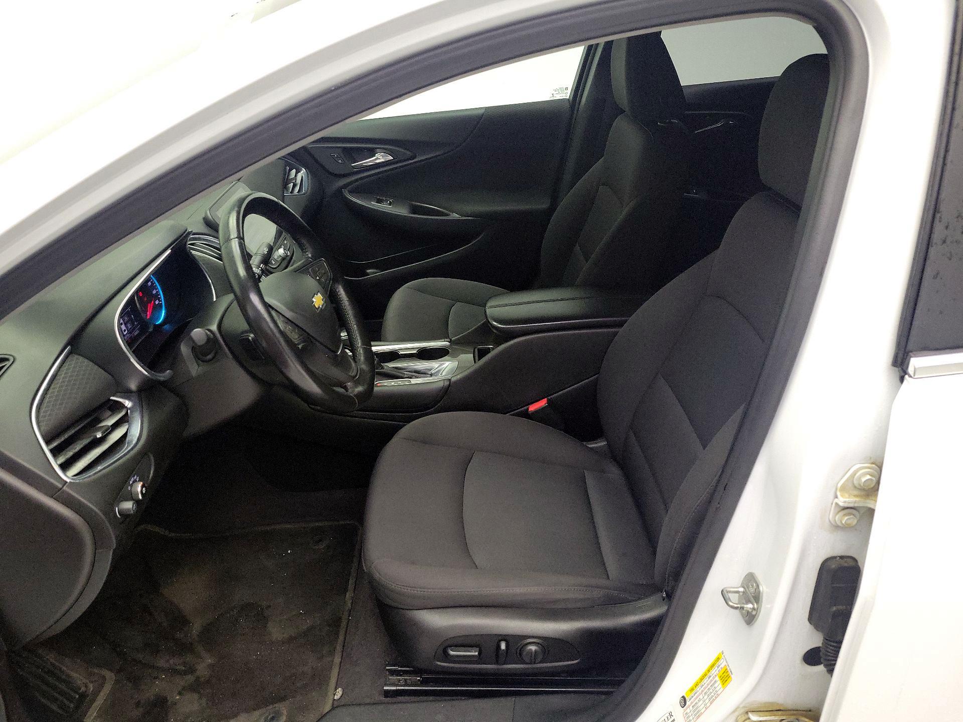 Thumbnail: 2017 Chevrolet Malibu - 11