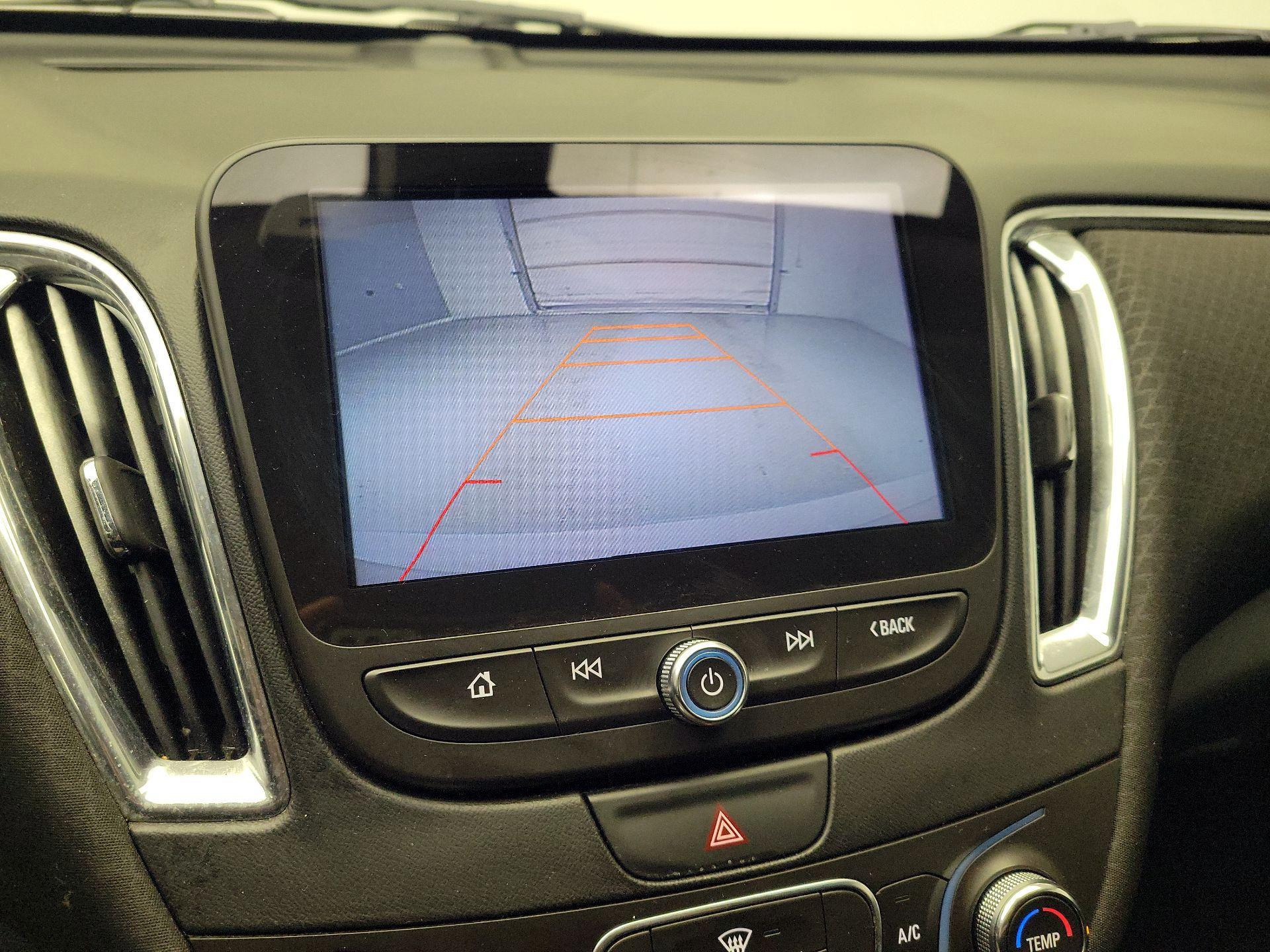 Thumbnail: 2017 Chevrolet Malibu - 14