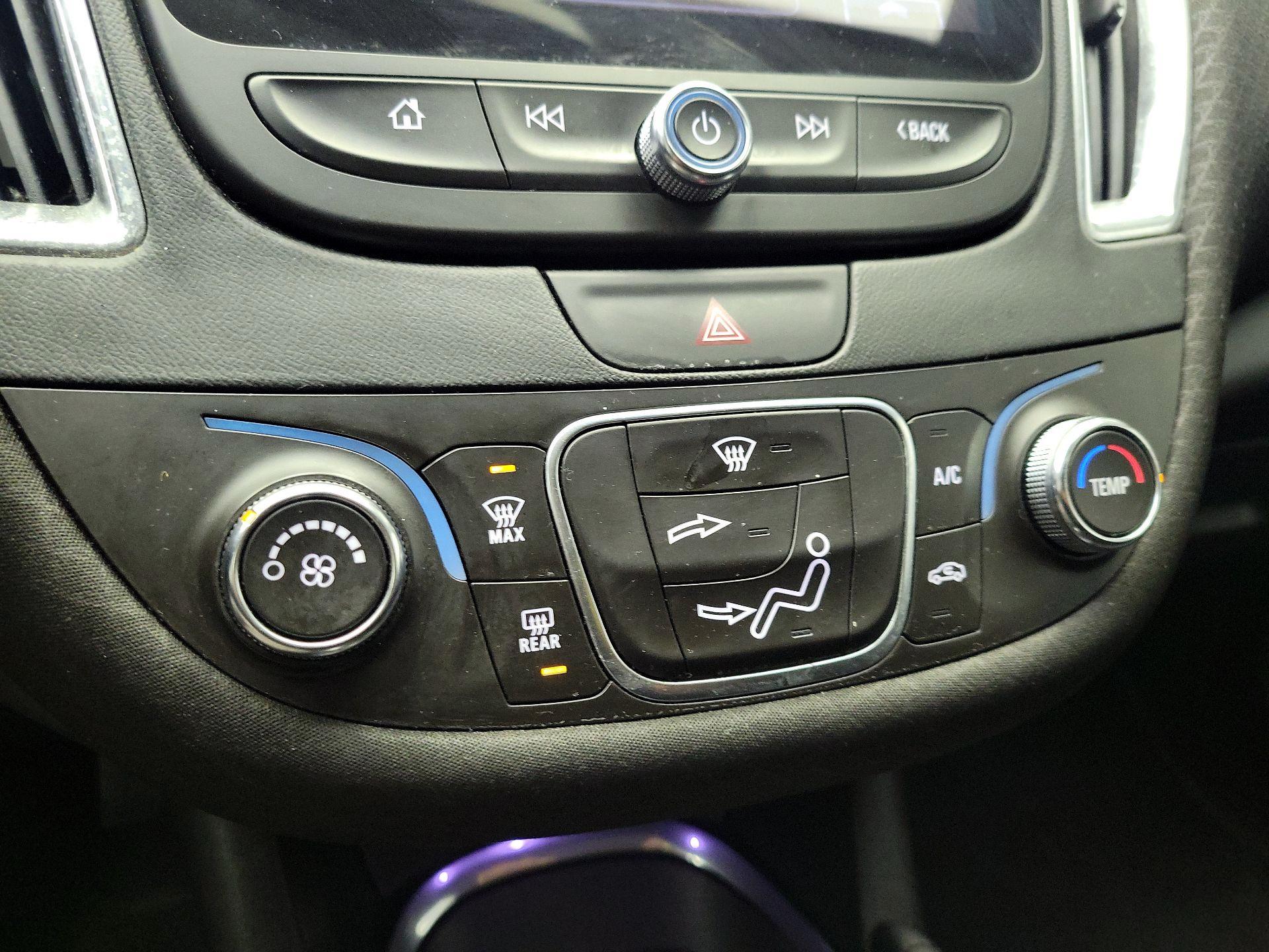 Thumbnail: 2017 Chevrolet Malibu - 16