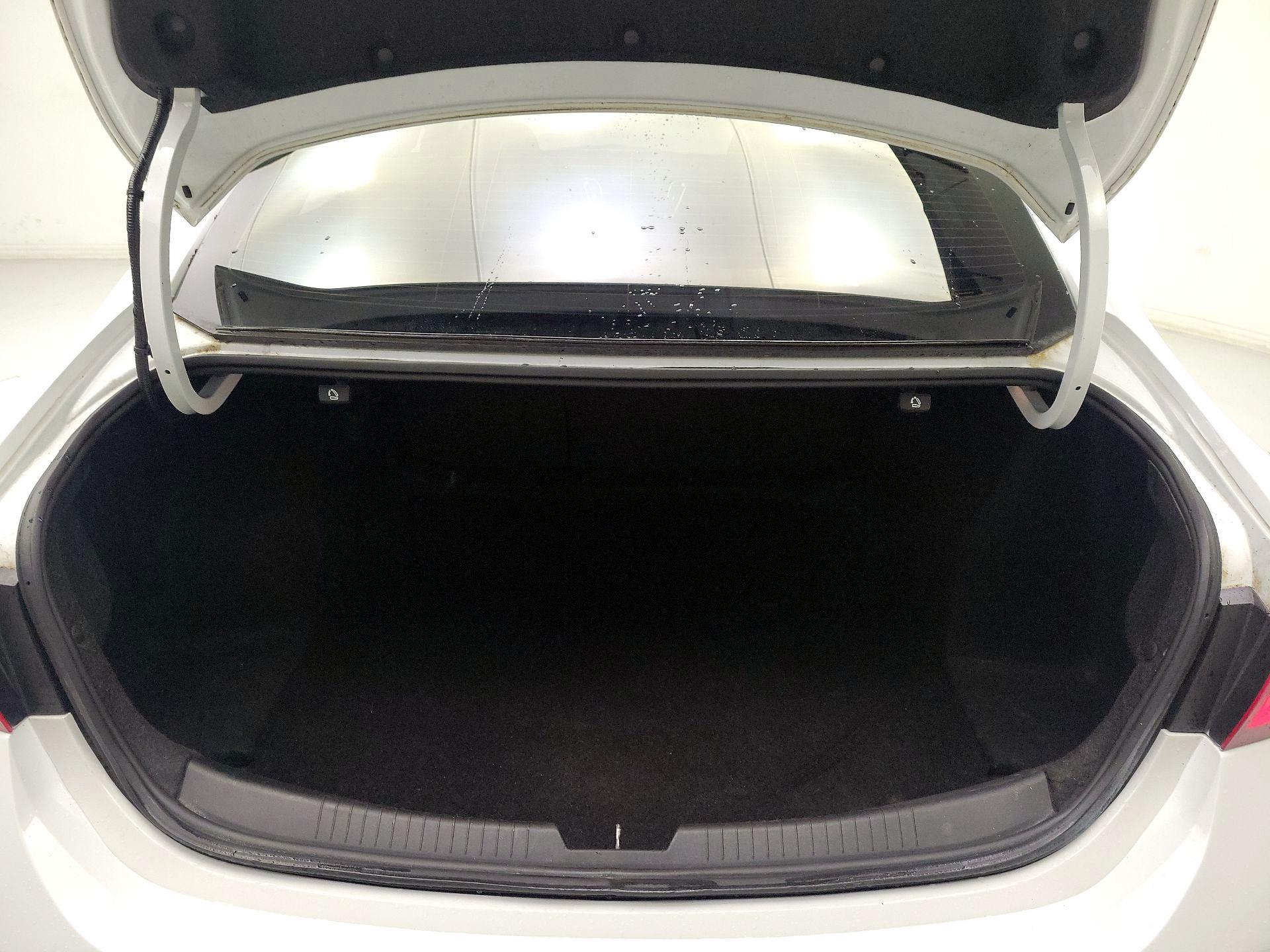 Thumbnail: 2017 Chevrolet Malibu - 20