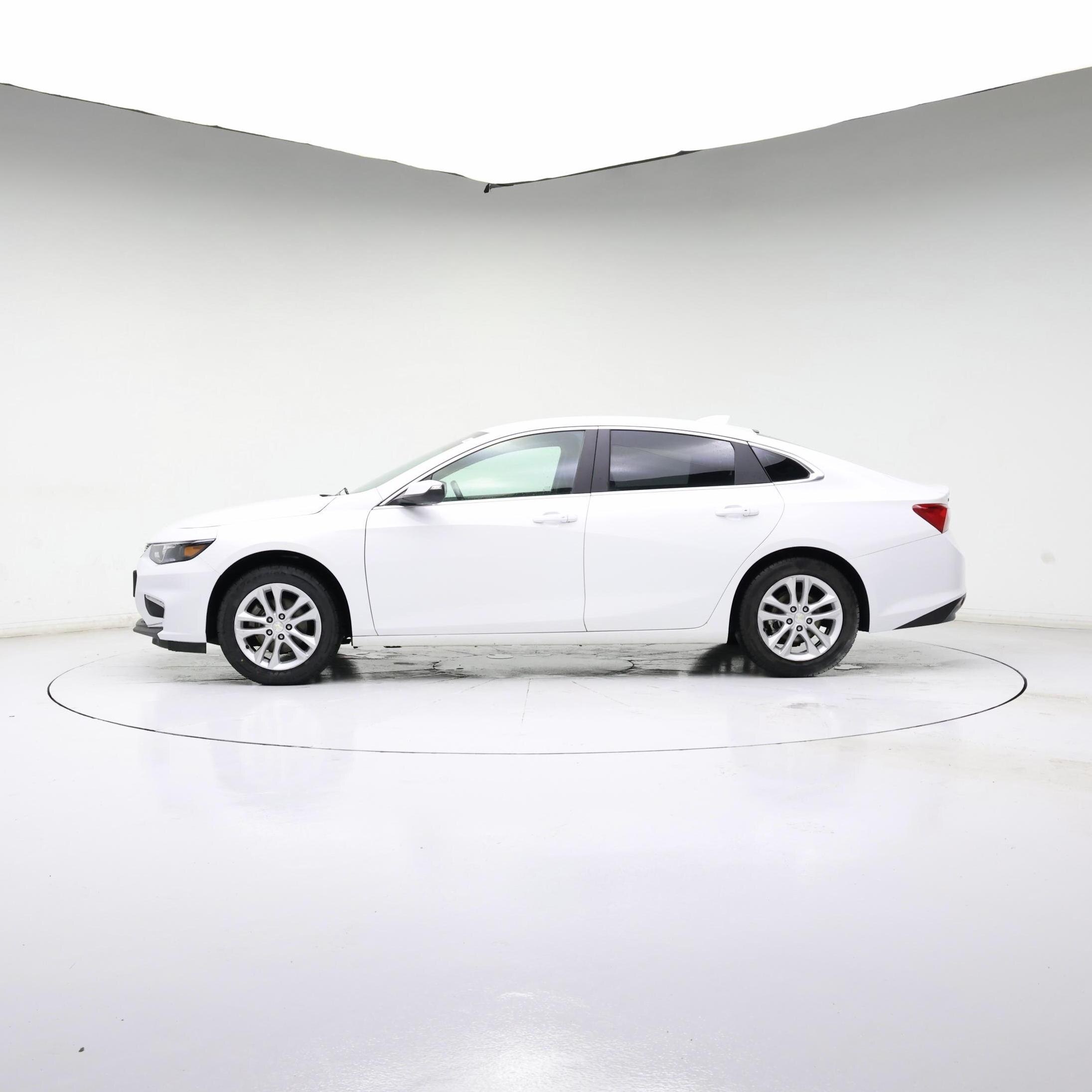 Thumbnail: 2017 Chevrolet Malibu - 3