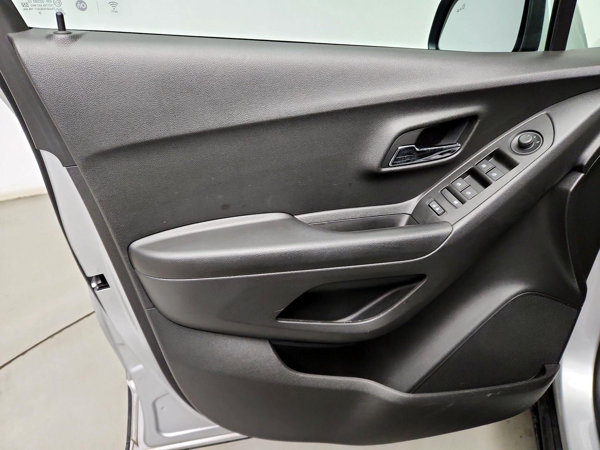 Thumbnail: 2021 Chevrolet Trax - 12