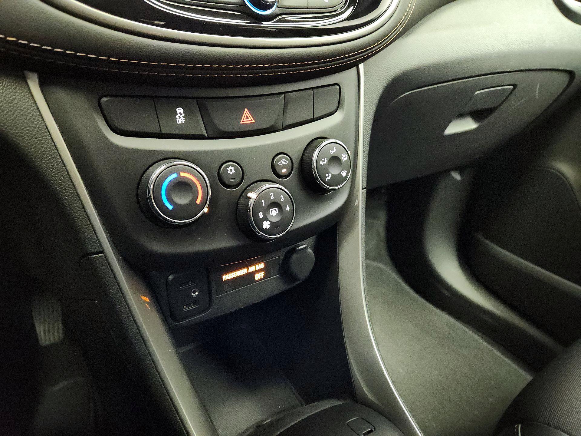 Thumbnail: 2021 Chevrolet Trax - 16