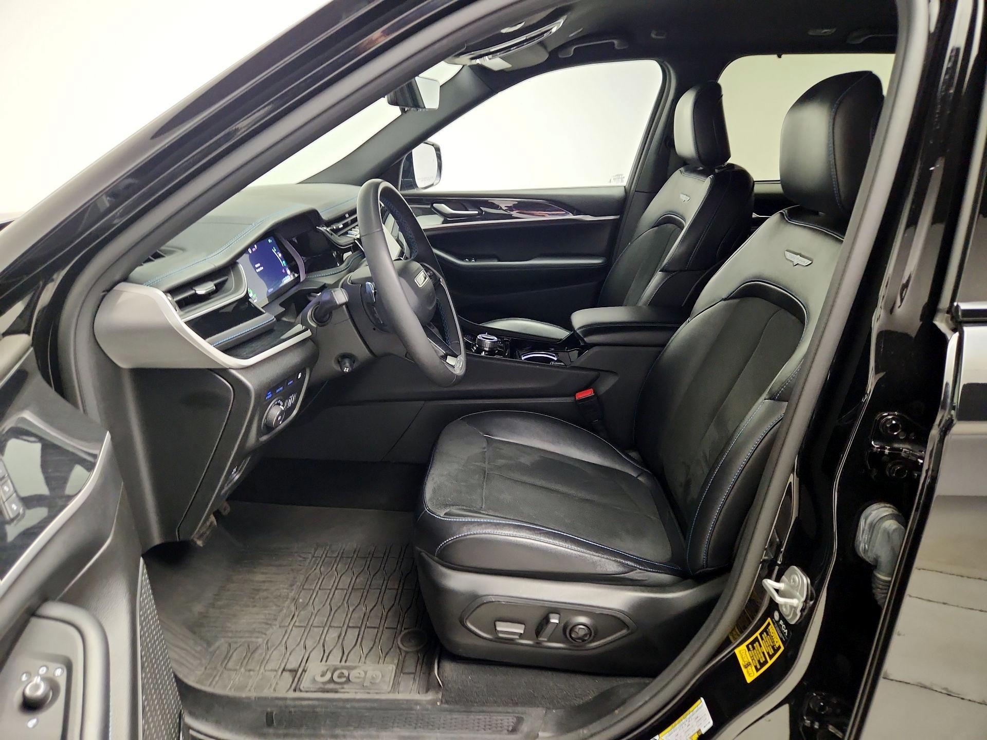 Thumbnail: 2022 Jeep Grand Cherokee - 11