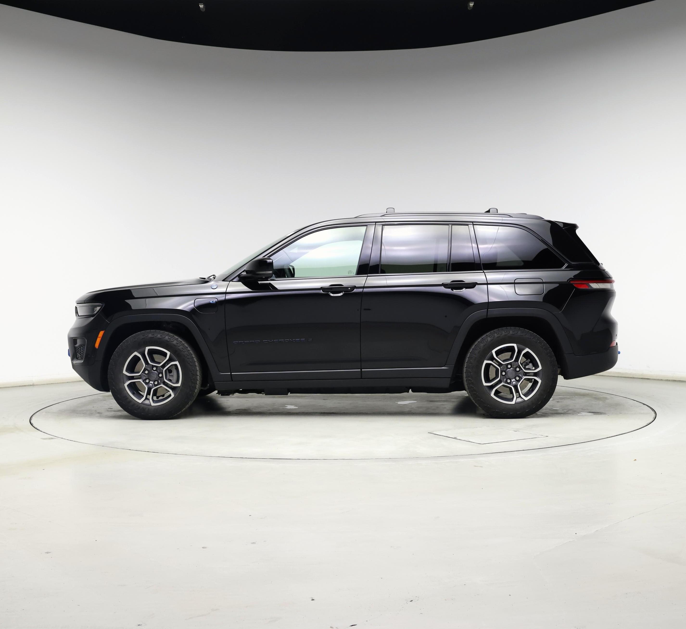 Thumbnail: 2022 Jeep Grand Cherokee - 3
