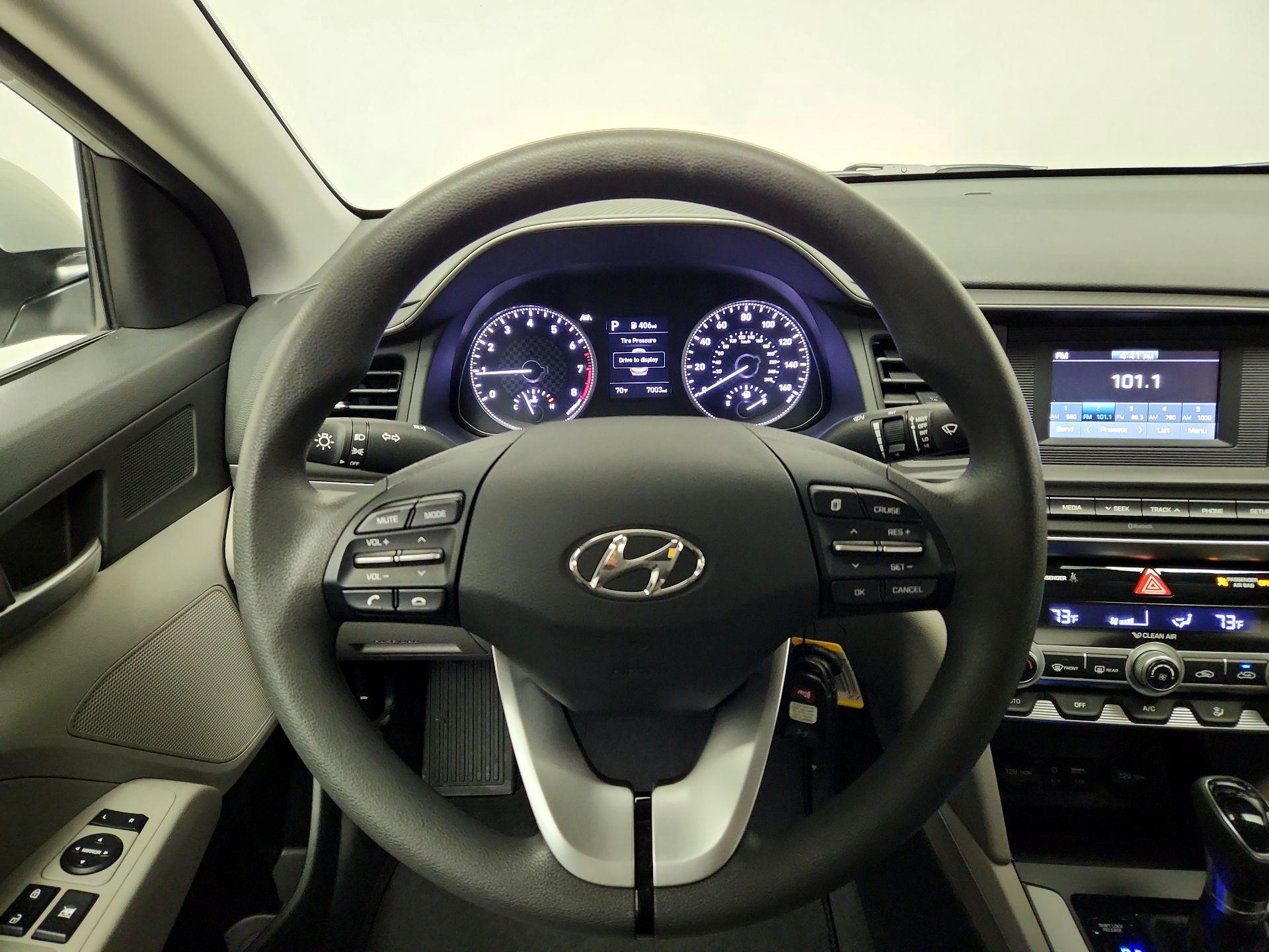 Thumbnail: 2020 Hyundai Elantra - 10