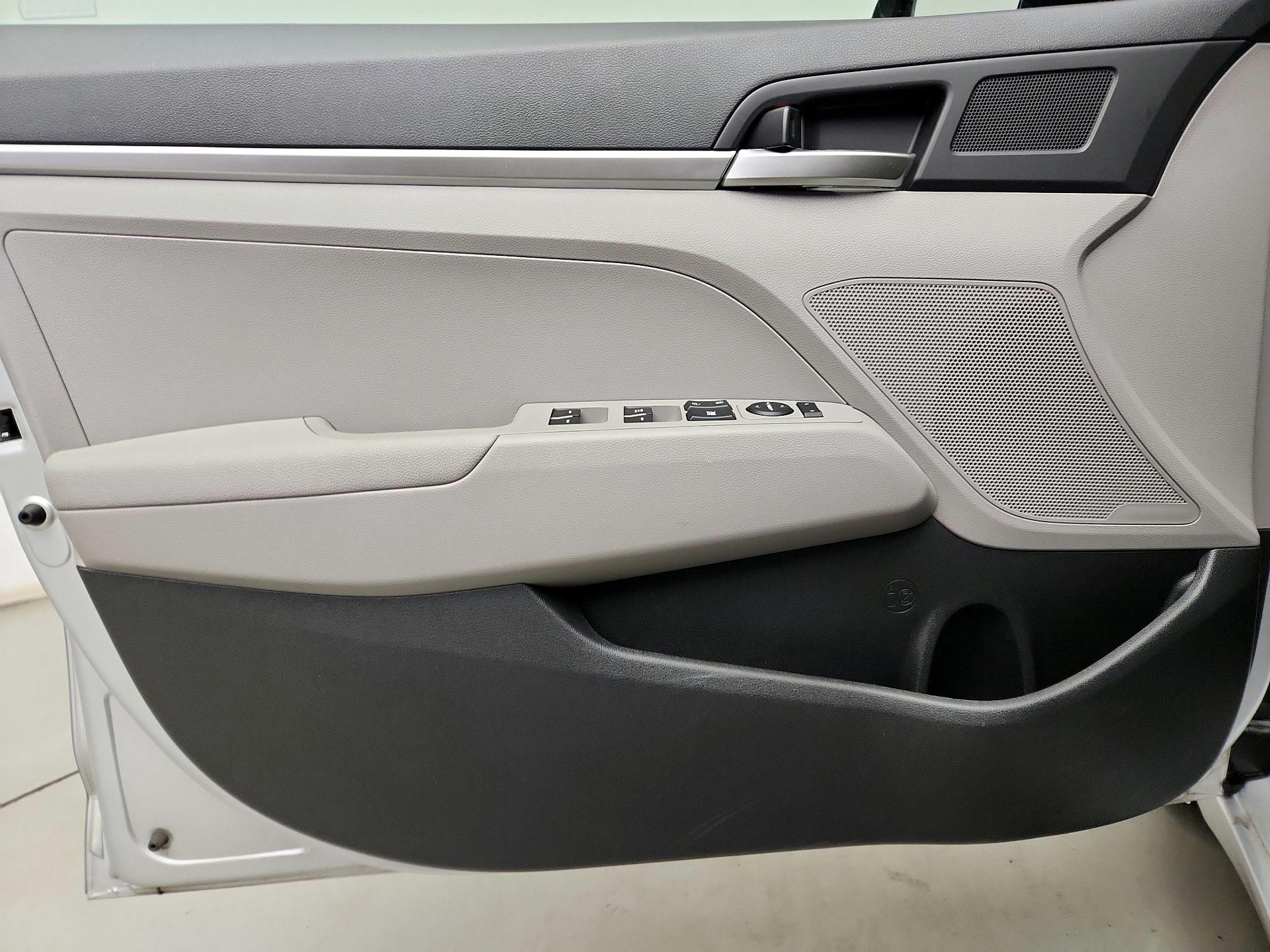 Thumbnail: 2020 Hyundai Elantra - 12